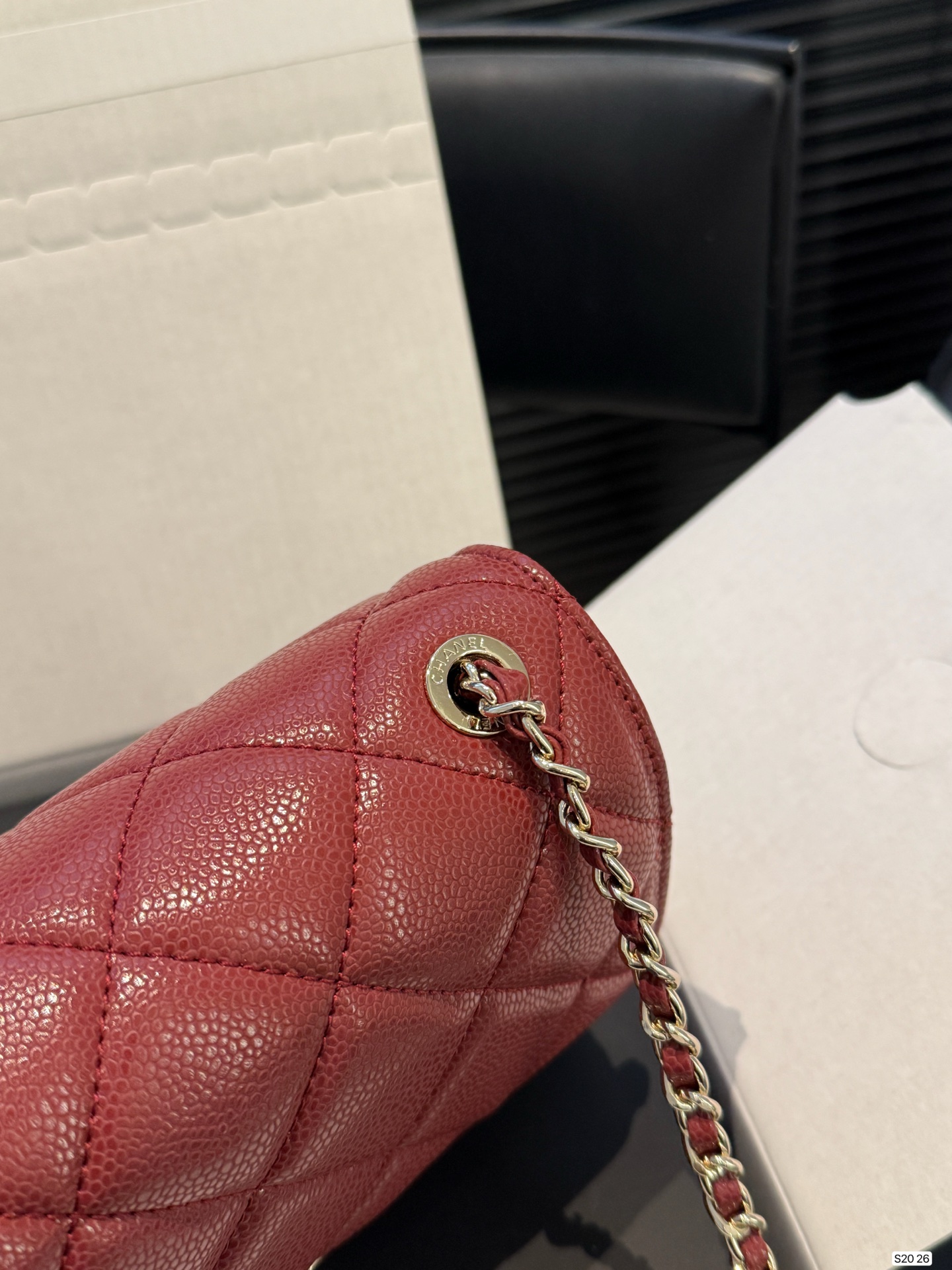 P200 配折叠盒飞机盒
Chanel香奈儿26c链条方胖子香奈儿链条方胖子经典感觉又是一款会火的包包
尺寸19 13 货号26