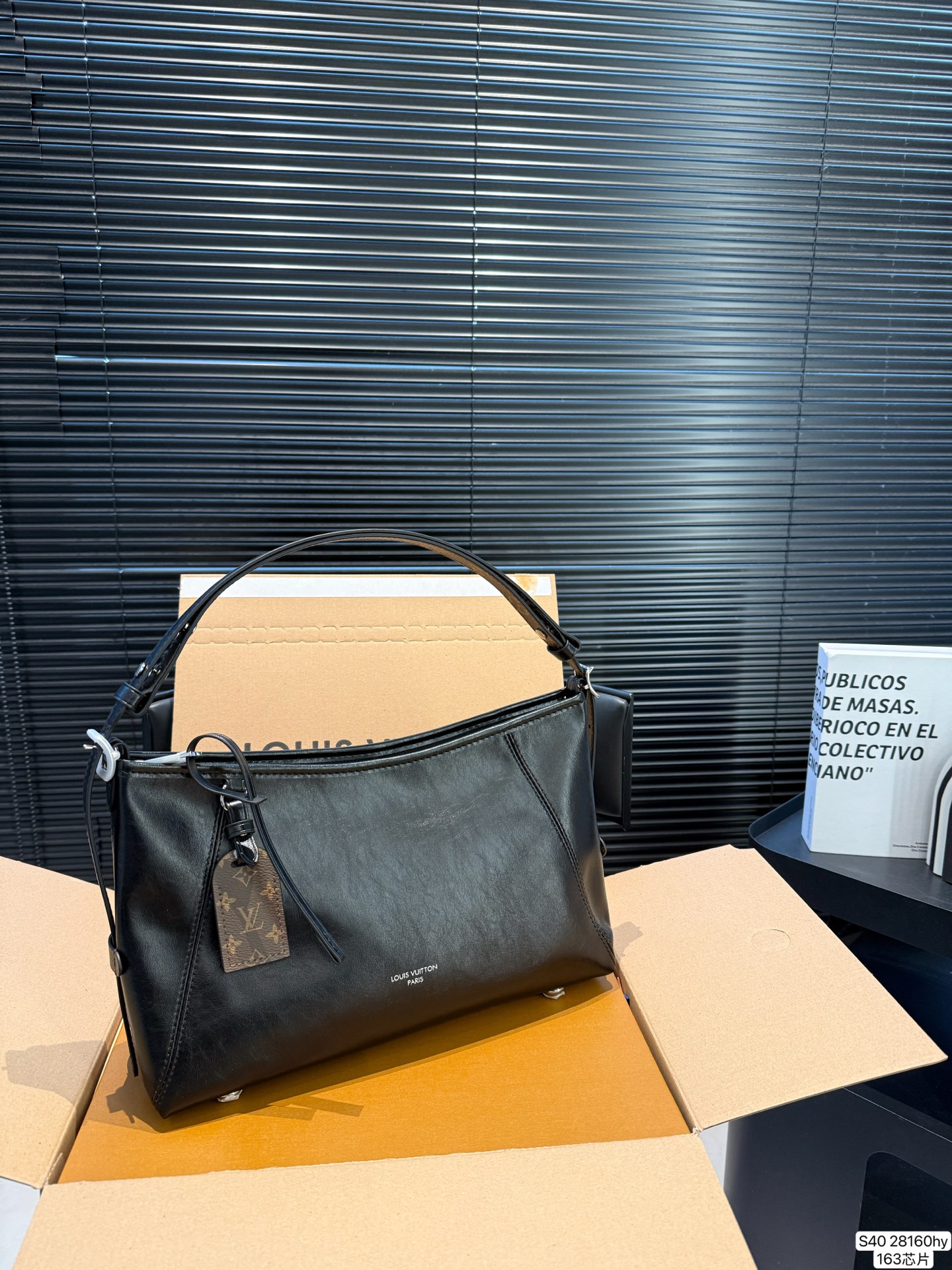P375 Lv Tote With Airplane Case Folding Box | 163 Chips | The New Lv Bag That You Can Buy With Your Eyes Closed | | Size: 32 19 Item No. 28160