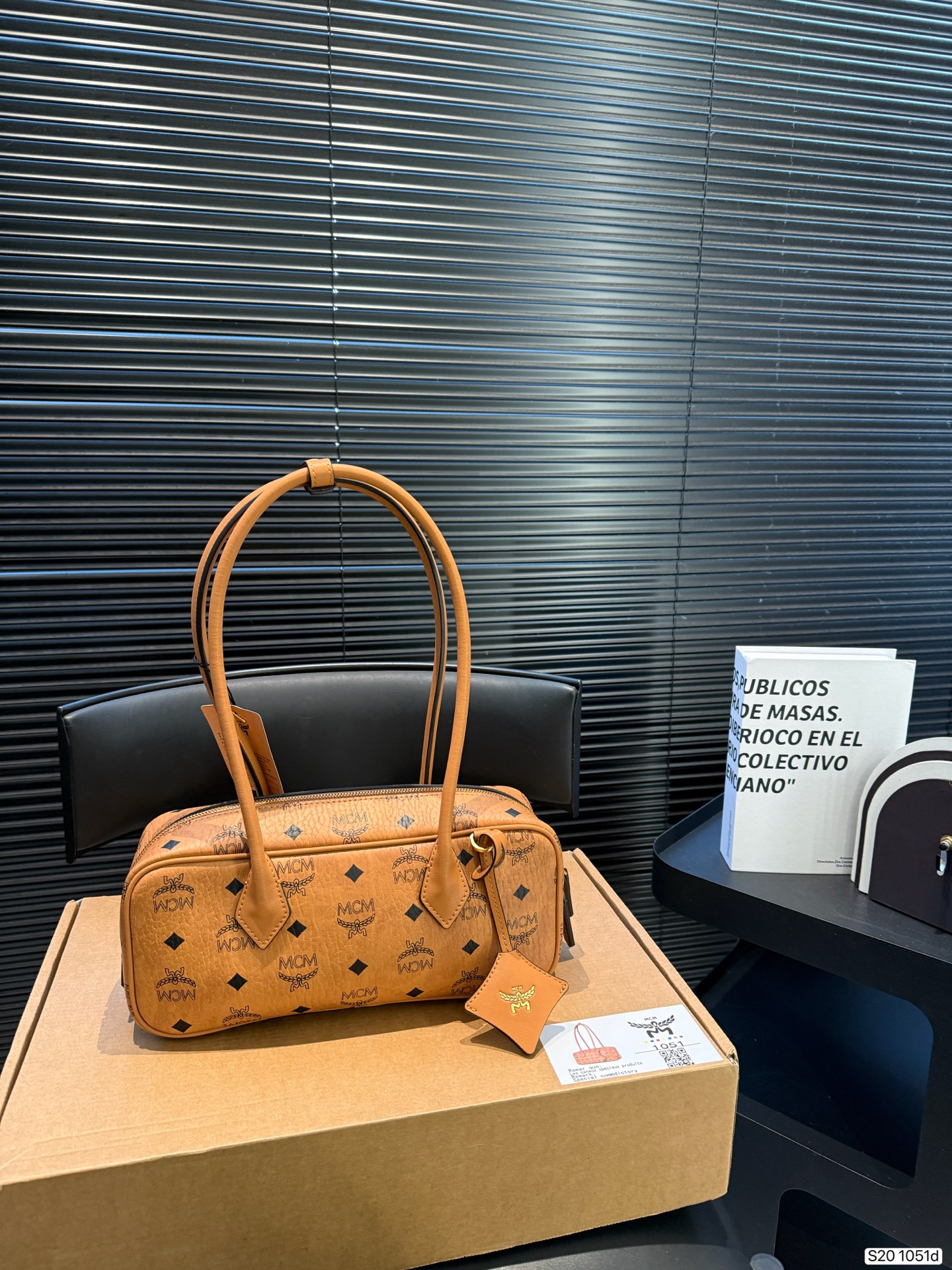 P160 con caja de avión Bolso baguette MCM｜Descubre N formas de llevarlo, ¡es genial! ¿Quién puede resistirse a un bolso…