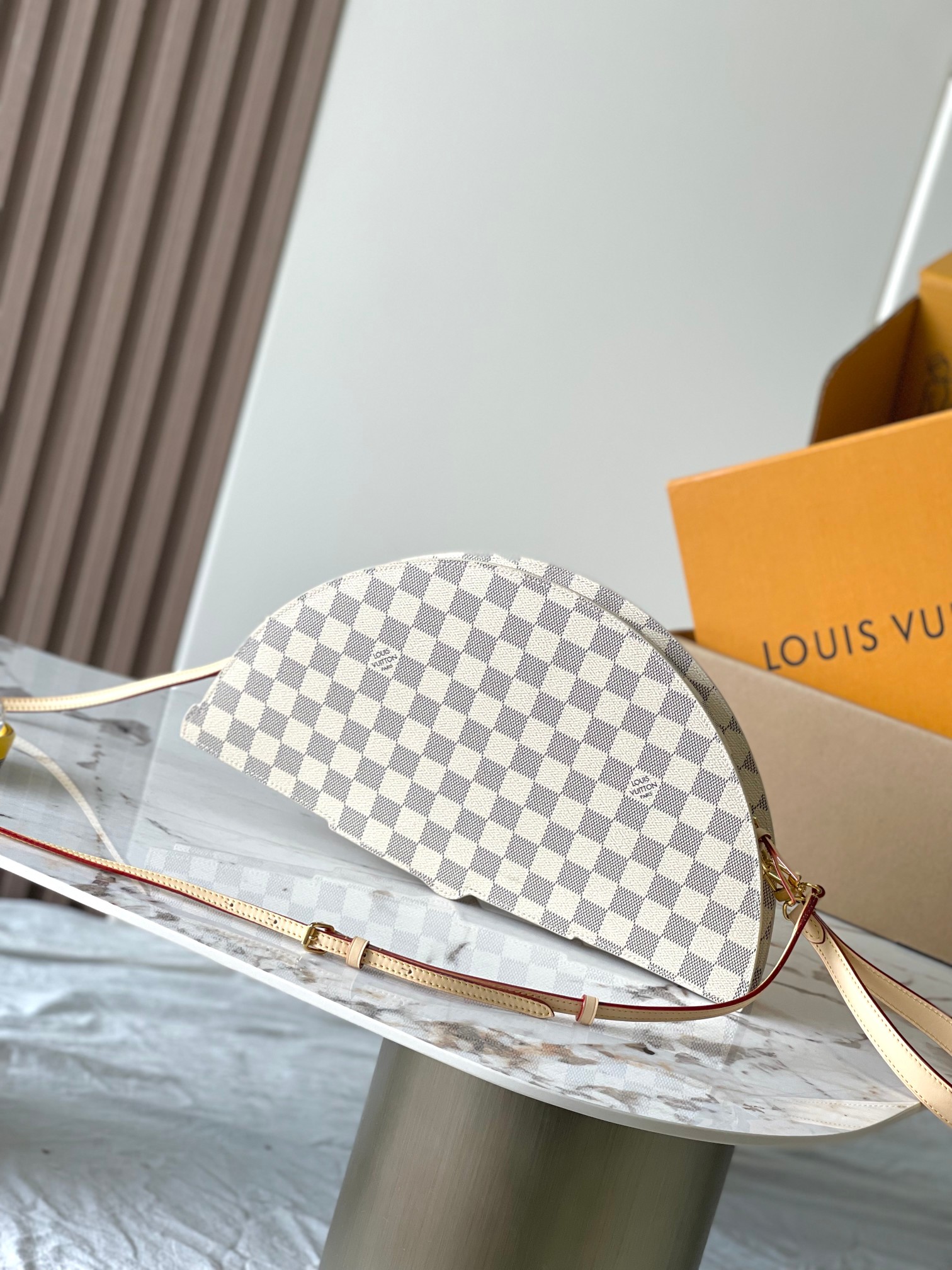 Louis Vuitton 本款 LV FAN 手袋