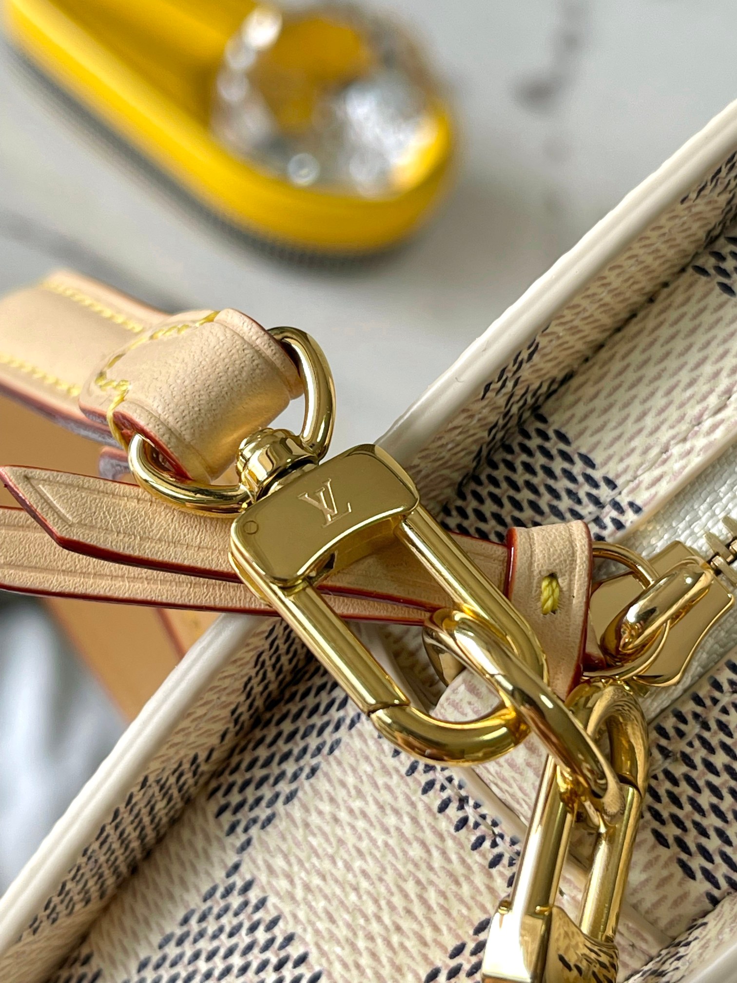 Louis Vuitton 本款 LV FAN 手袋