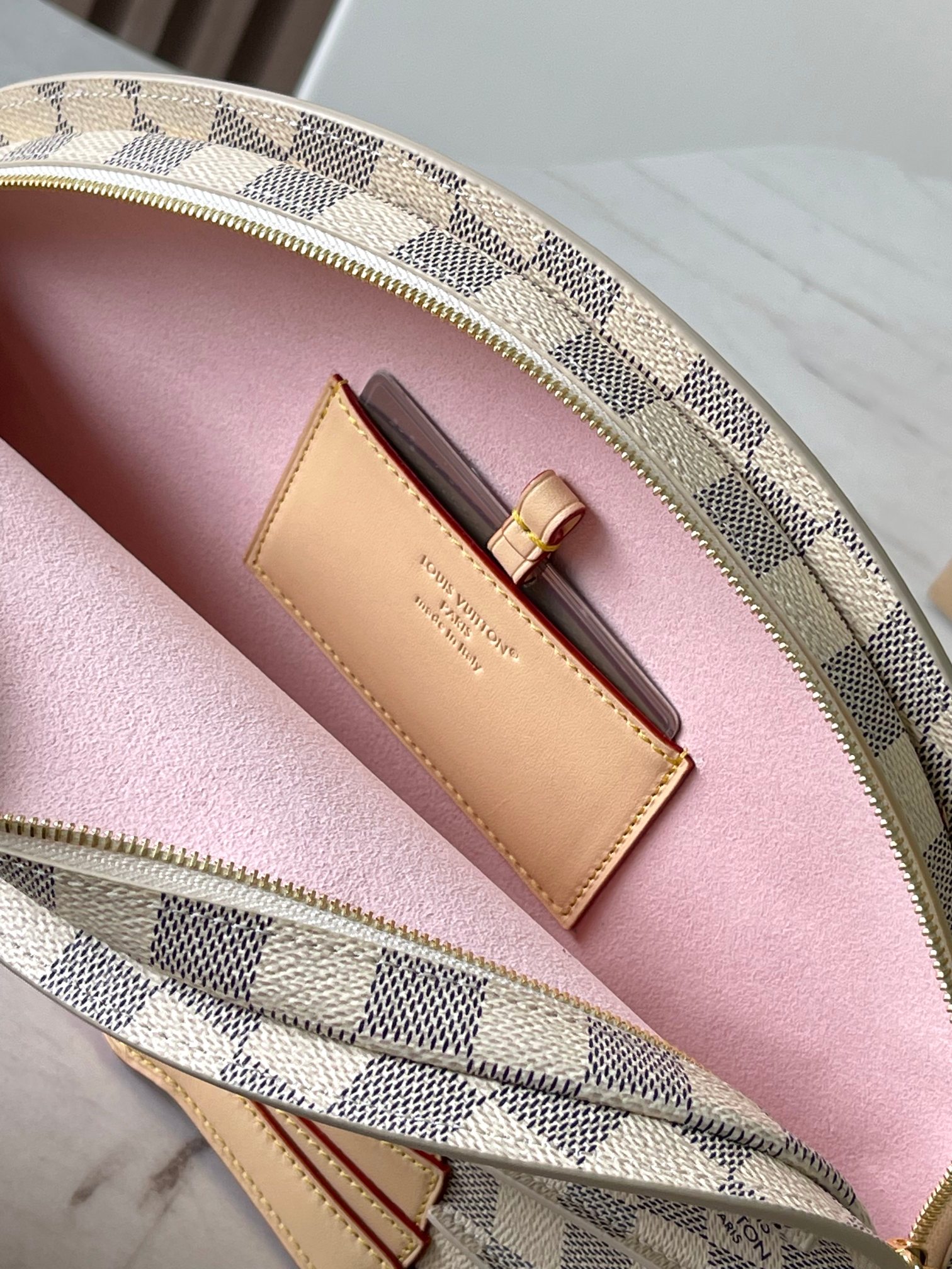 Louis Vuitton 本款 LV FAN 手袋
