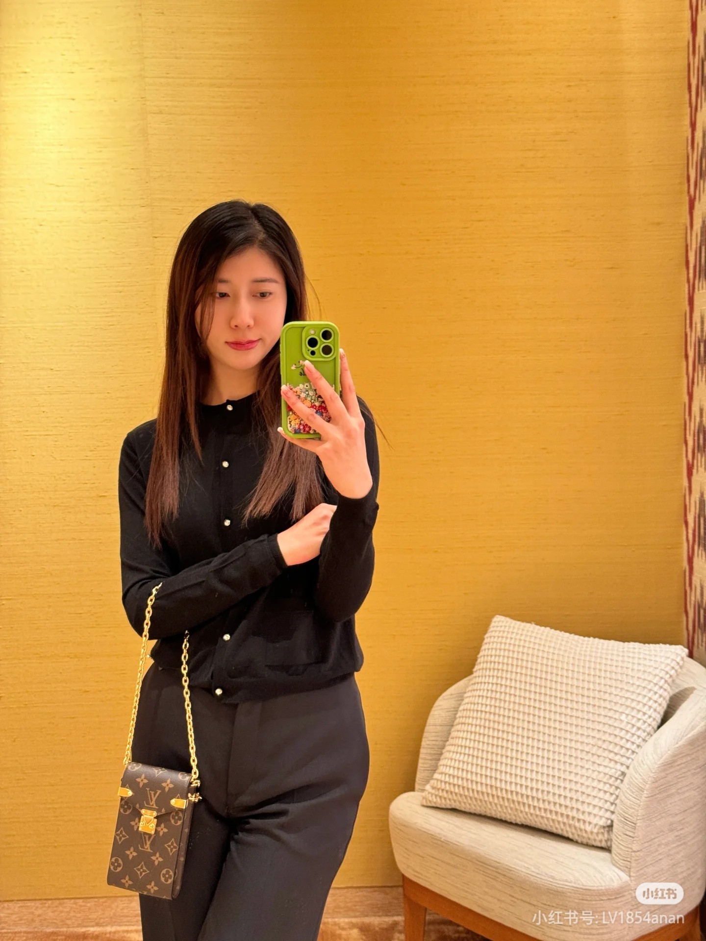 M13572老花MÉTIS 手机包模特图...