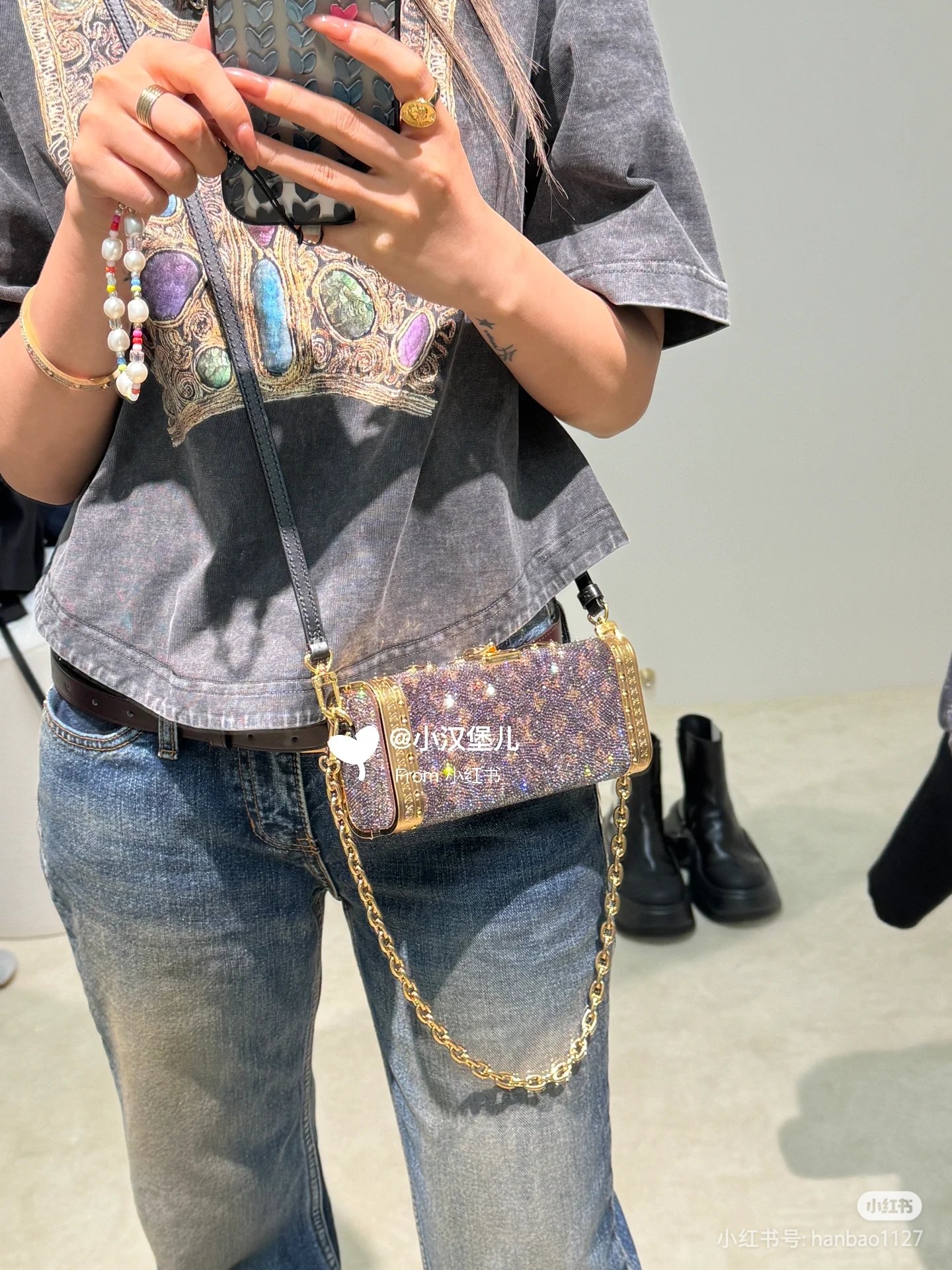 M23572老花vanity case手袋模特图...