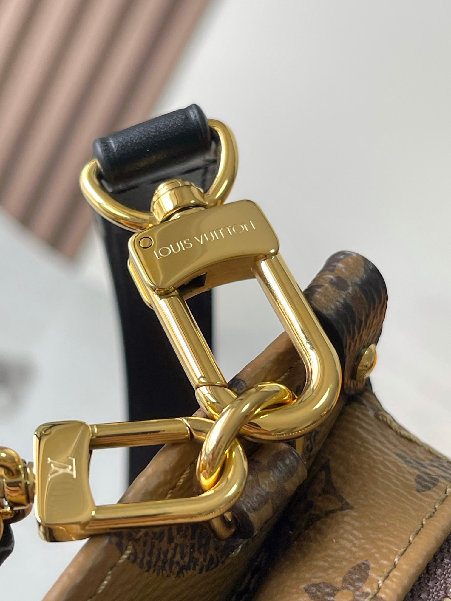 ONTHEGO EAST WEST CHAIN 手袋lv,包 6