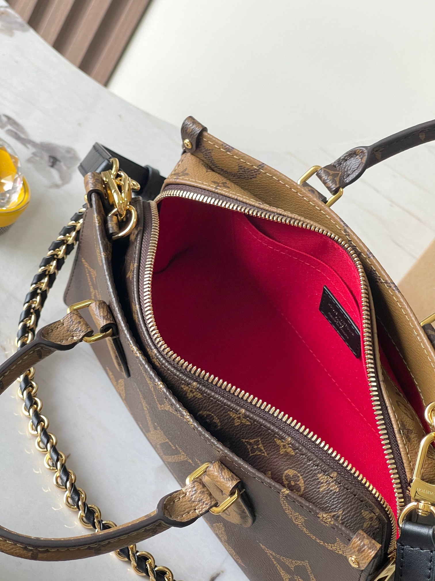 ONTHEGO EAST WEST CHAIN 手袋lv,包 8