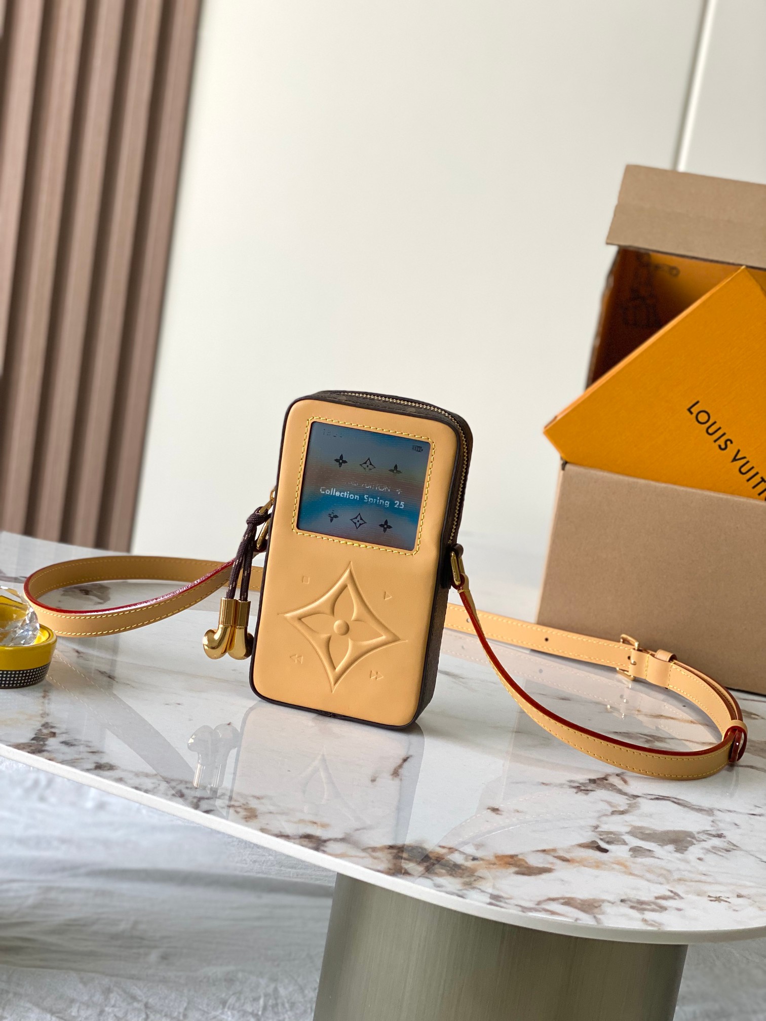 【特级MB163c芯片版原厂皮】 本款 MUSIC PLAYER WEARABLE WALLET 手袋 型号:M1406 【特级MB163c芯片版原厂皮】 本款 MUSIC PLAYER WEARABLE WALLET 手袋 型号:M1406