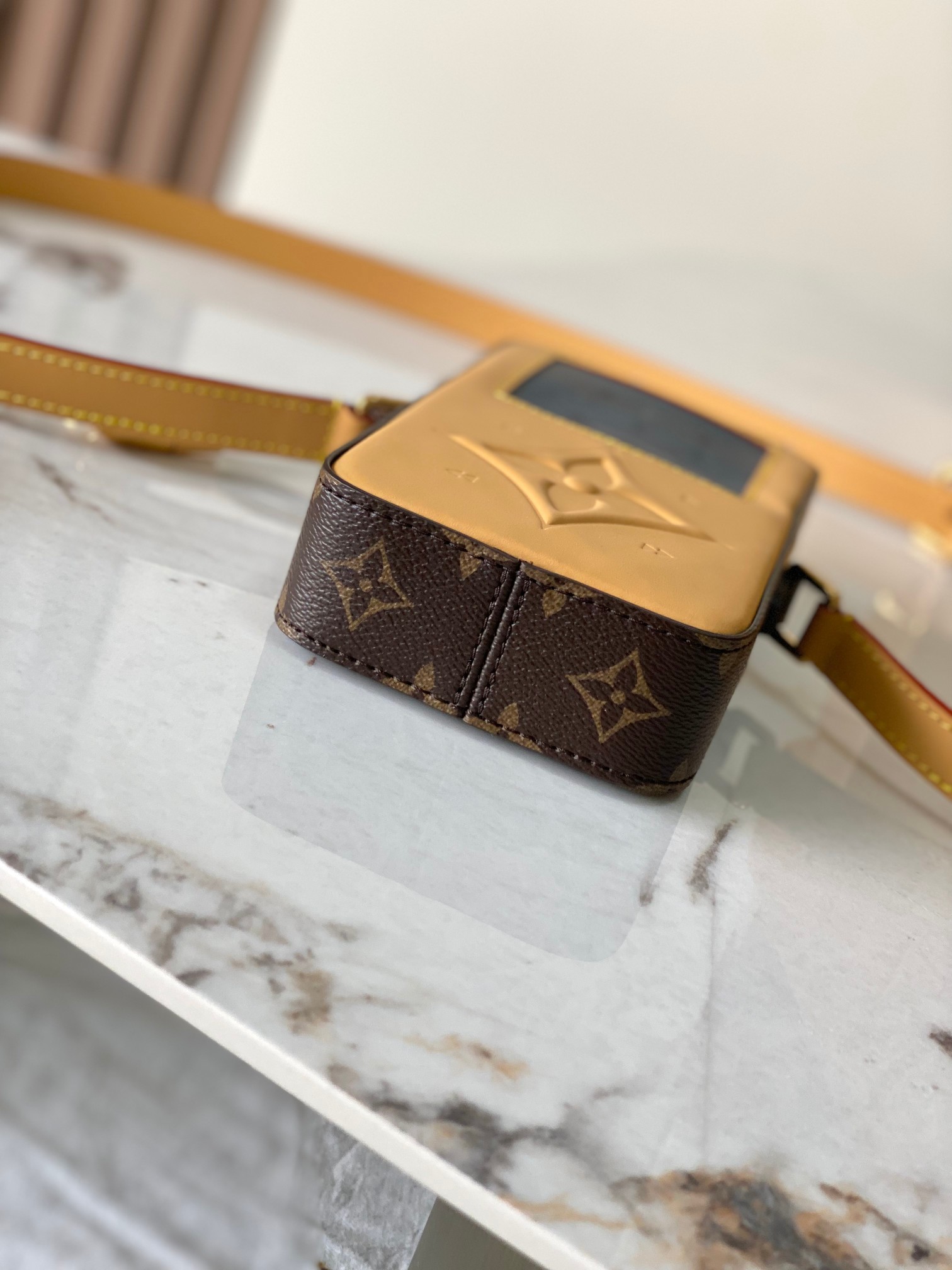 【特级MB163c芯片版原厂皮】 本款 MUSIC PLAYER WEARABLE WALLET 手袋 型号：M1406