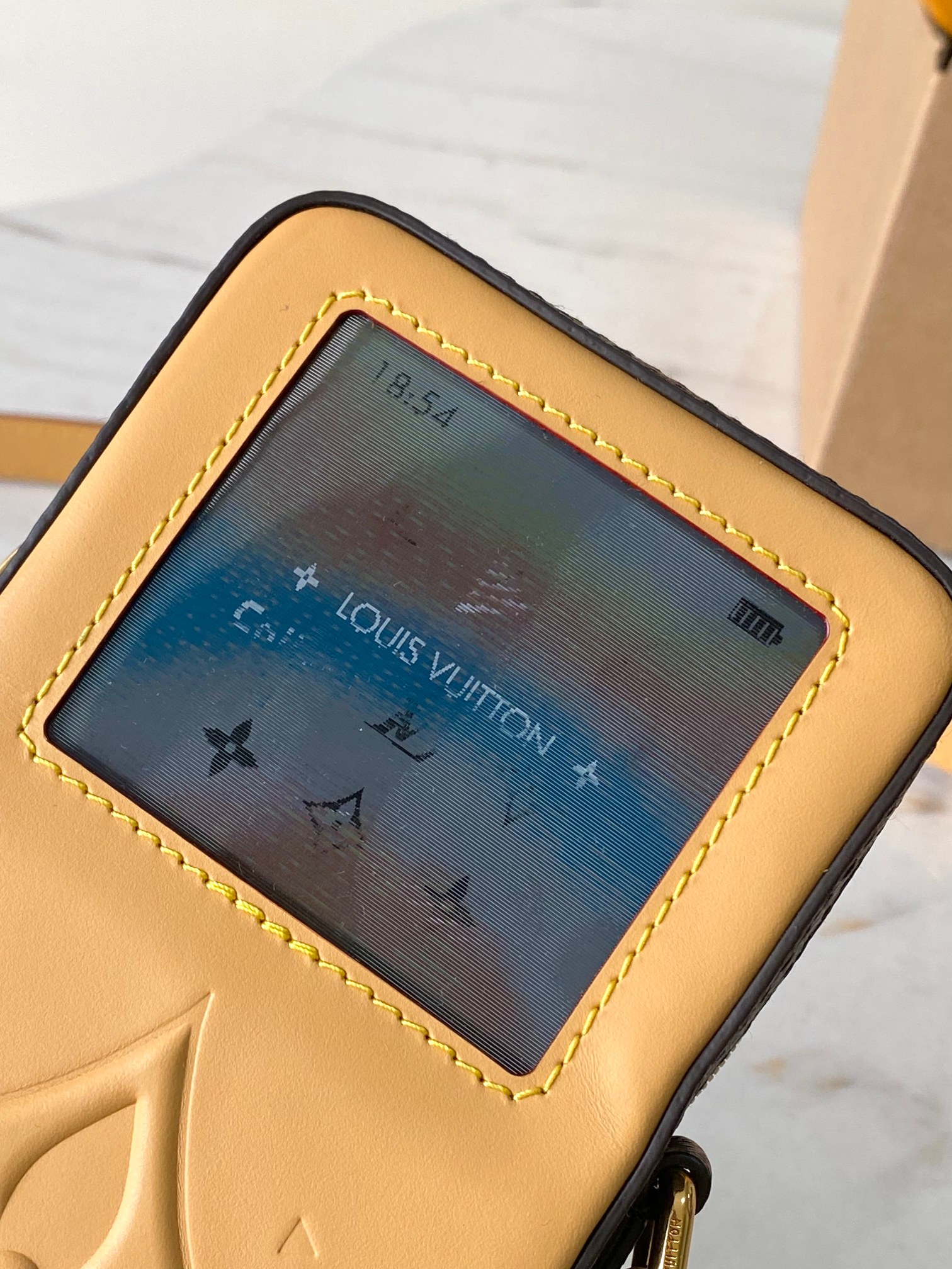 【特级MB163c芯片版原厂皮】 本款 MUSIC PLAYER WEARABLE WALLET 手袋 型号：M1406