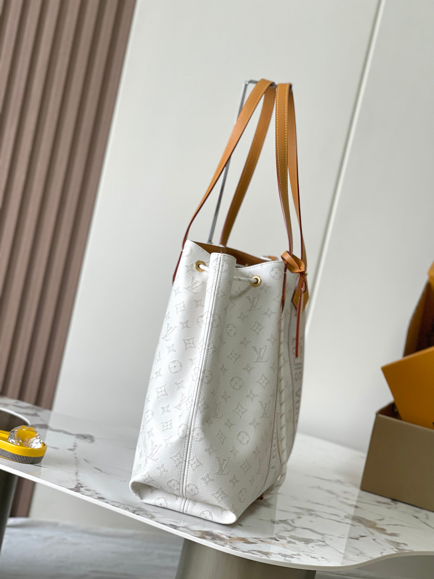 p1030
【特级MB163c芯片版原厂皮】
本款 Marina Tote 手袋
型号：M14652
材料：A级全钢五金，进口原厂面料
包装：全套原厂免税MB包装
尺寸：49 x 34 x 16.5 cm