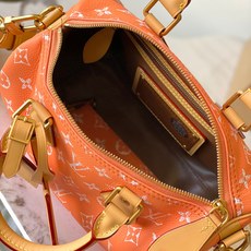 【特级MB163c芯片版原厂皮】 本款 Speedy Bandouliere 25 手袋 型号:M13912香橙色 材 【特级MB163c芯片版原厂皮】 本款 Speedy Bandouliere 25 手袋 型号:M13912香橙色 材
