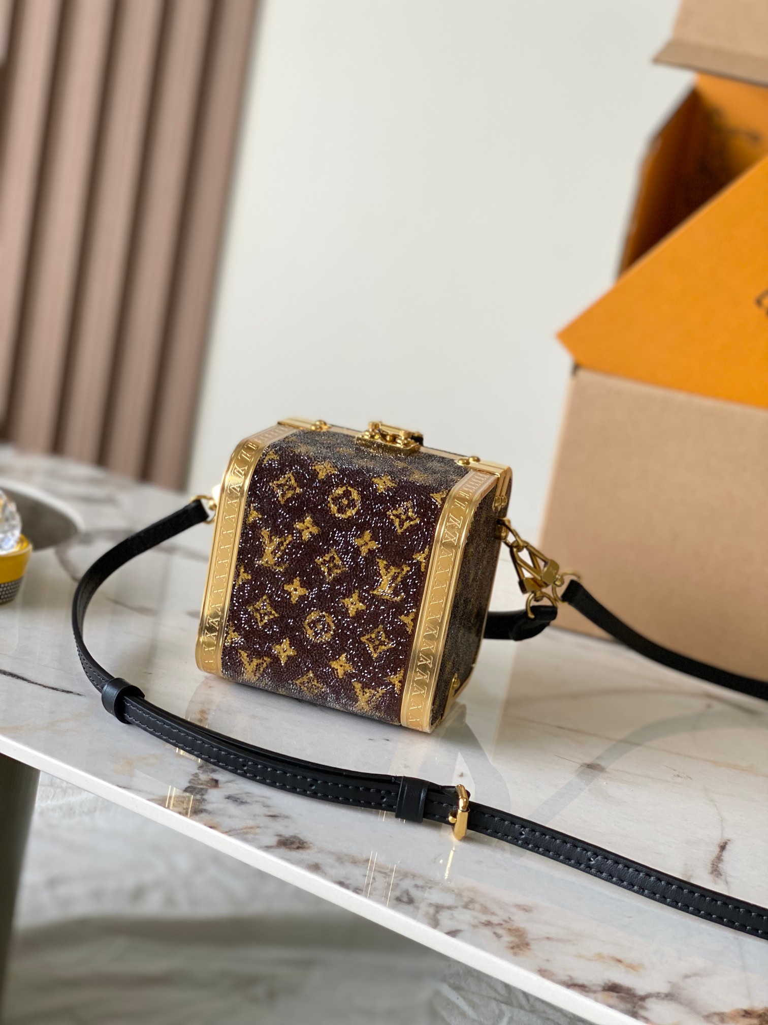 Manolo Blahnik Haute Couture Classic Luxury Handbag Shoulder Crossbody 5