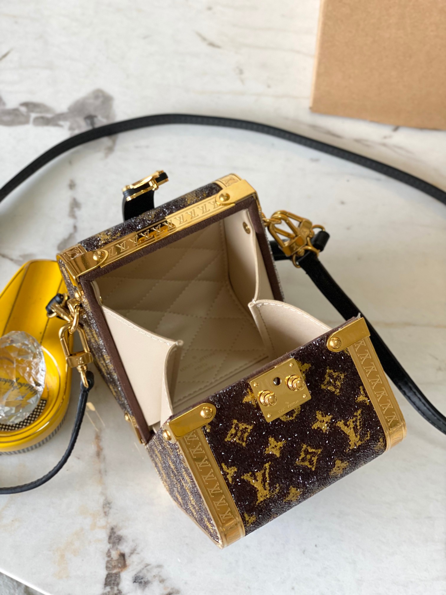 Manolo Blahnik Haute Couture Classic Luxury Handbag Shoulder Crossbody 7