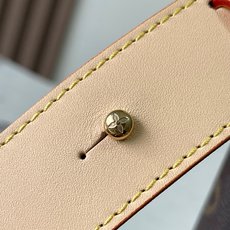 【特级MB163c芯片版原厂皮】 本款 Lockit PM 手袋 型号:M26532 材料:A级全钢五金,进口原厂牛皮 【特级MB163c芯片版原厂皮】 本款 Lockit PM 手袋 型号:M26532 材料:A级全钢五金,进口原厂牛皮