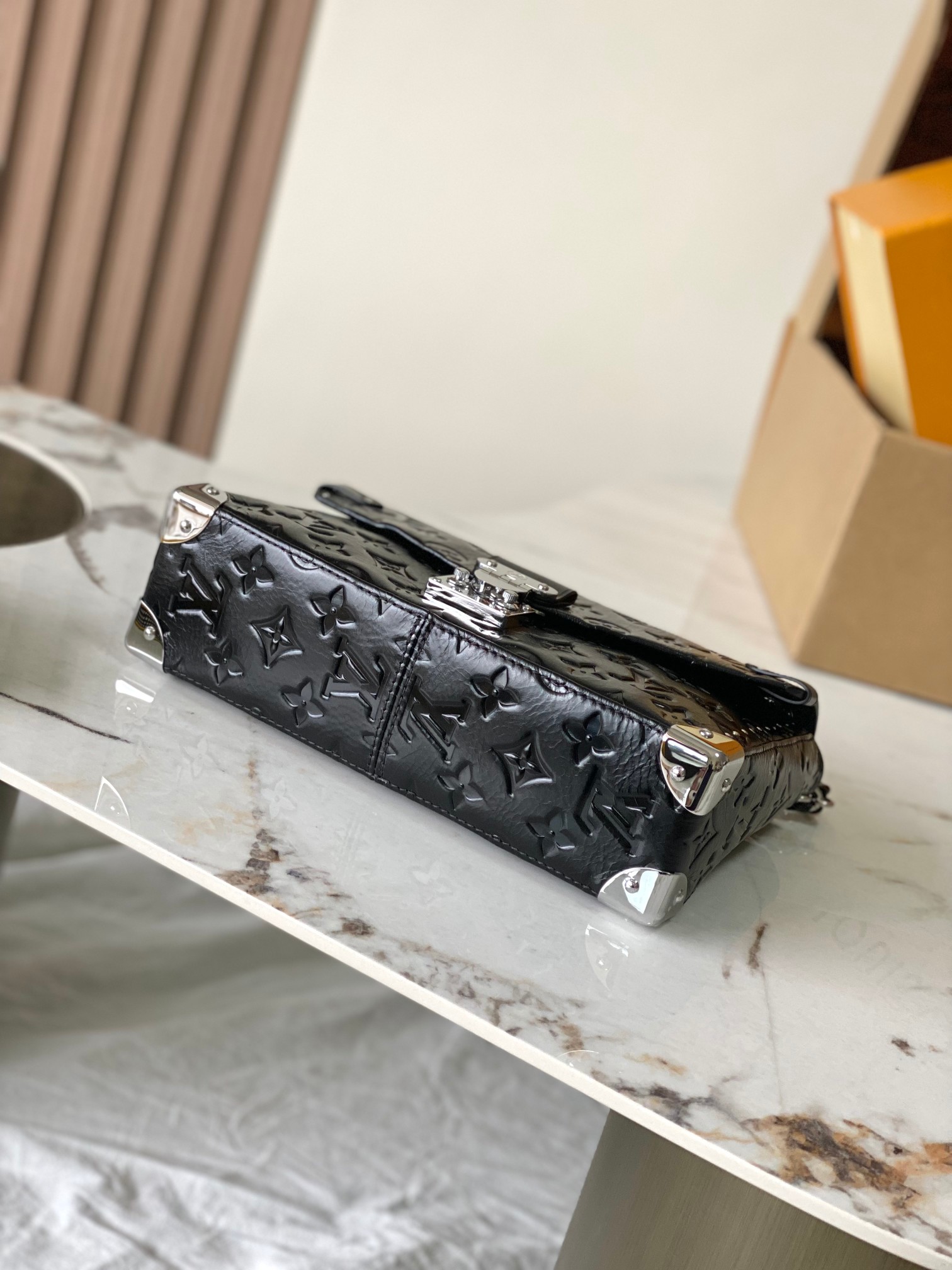 【特级MB163c芯片版原厂皮】 本款 Monogram Saga 手袋 型号：M28137 材料：A级全钢五金，进口原