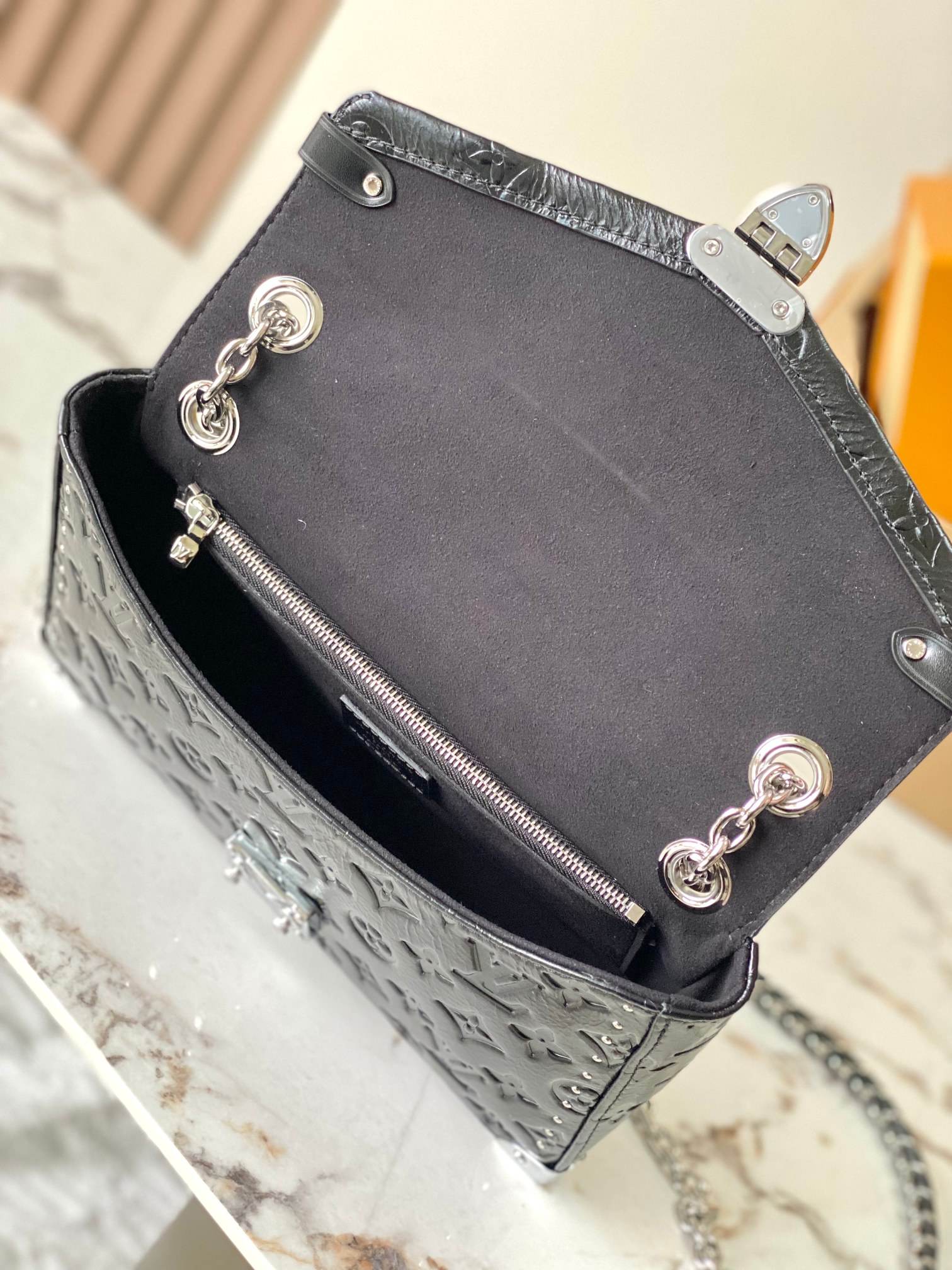 【特级MB163c芯片版原厂皮】 本款 Monogram Saga 手袋 型号：M28137 材料：A级全钢五金，进口原