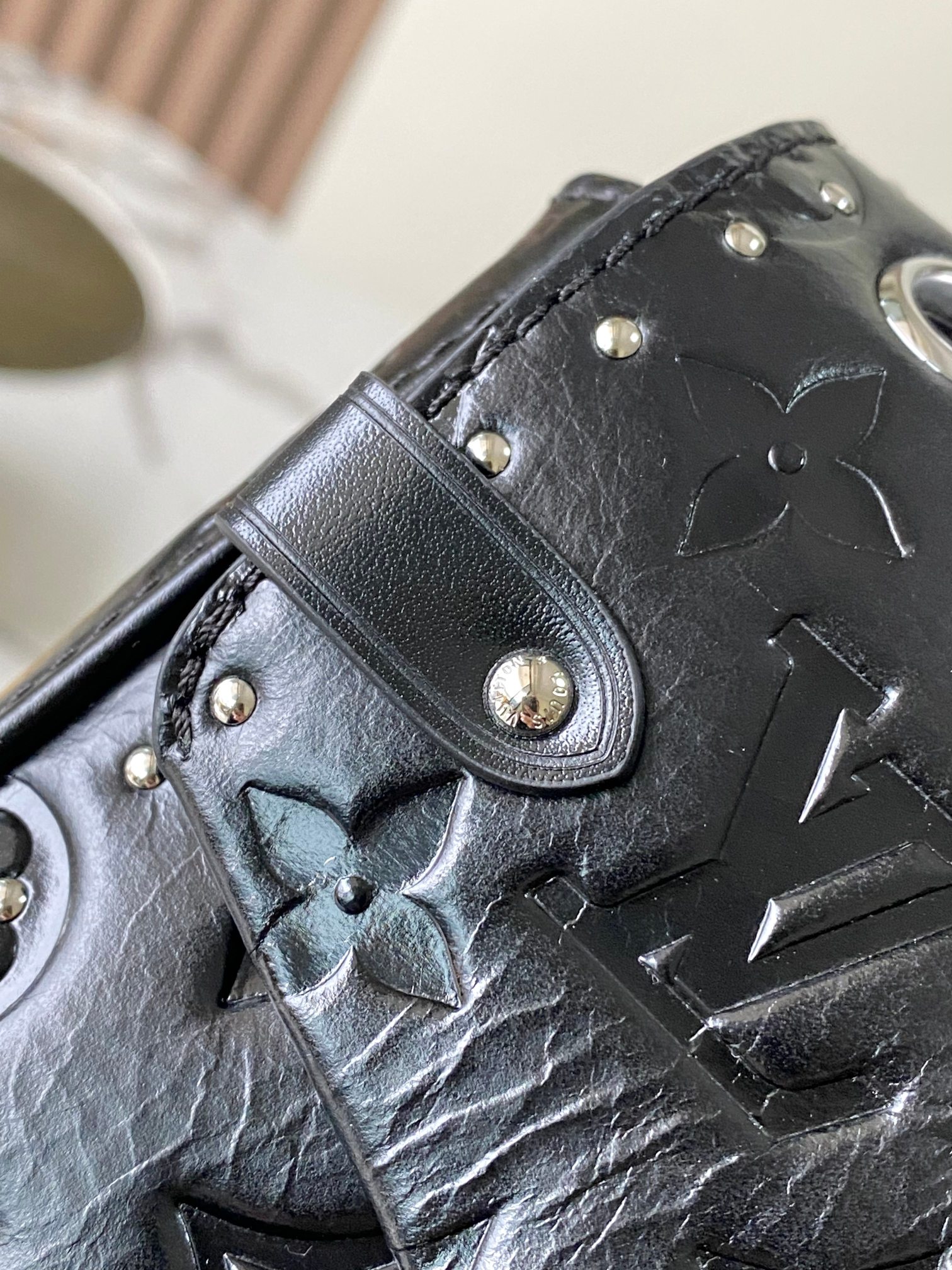 【特级MB163c芯片版原厂皮】 本款 Monogram Saga 手袋 型号：M28137 材料：A级全钢五金，进口原