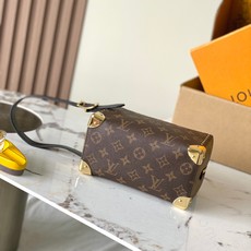 【特级MB163c芯片版原厂皮】 本款 Locker Dopp Kit 硬箱 型号:M29313 材料:A级全钢五金,进 【特级MB163c芯片版原厂皮】 本款 Locker Dopp Kit 硬箱 型号:M29313 材料:A级全钢五金,进