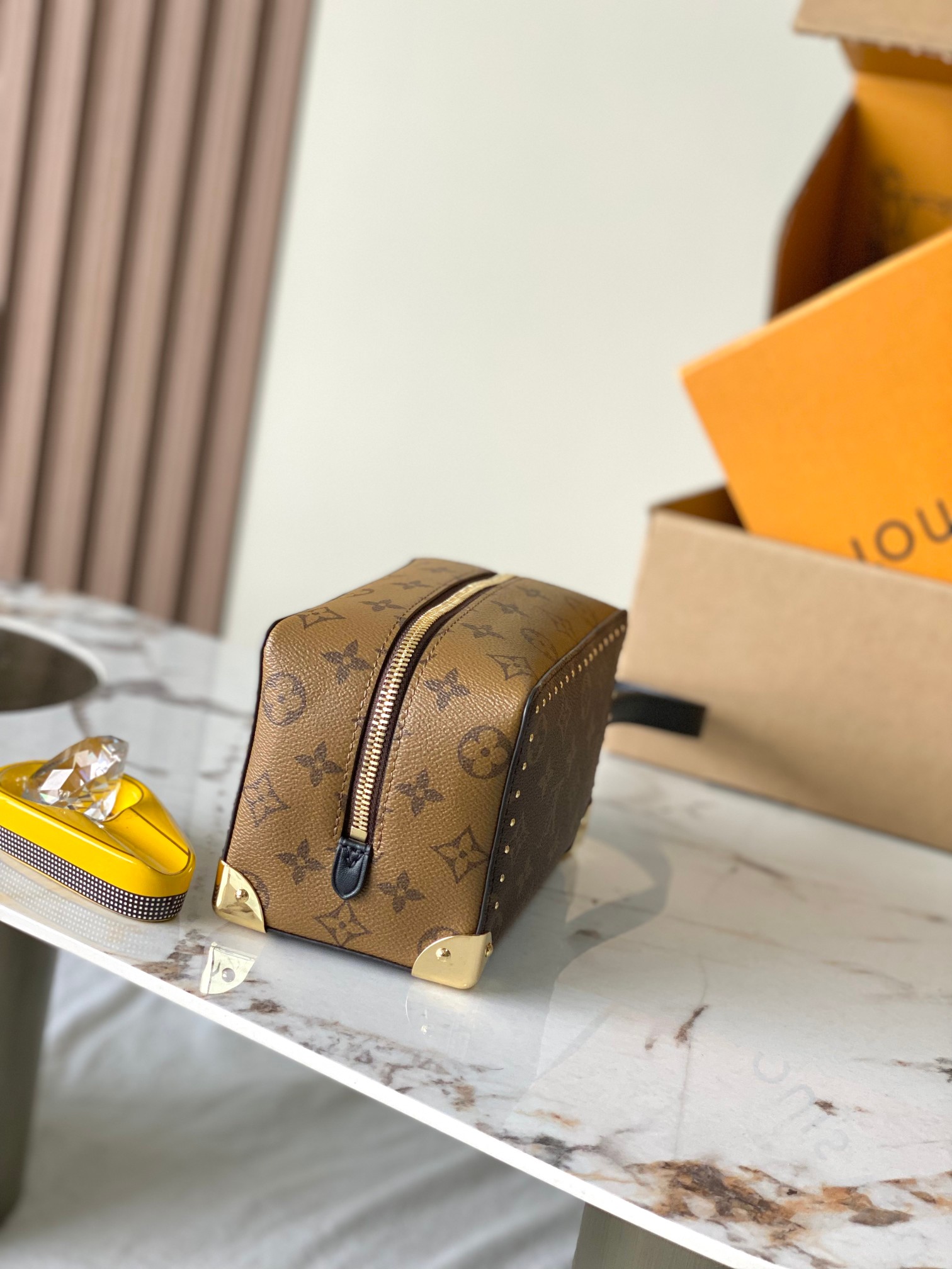 【特级MB163c芯片版原厂皮】 本款 Locker Dopp Kit 硬箱 型号:M29313 材料:A级全钢五金,进 【特级MB163c芯片版原厂皮】 本款 Locker Dopp Kit 硬箱 型号:M29313 材料:A级全钢五金,进
