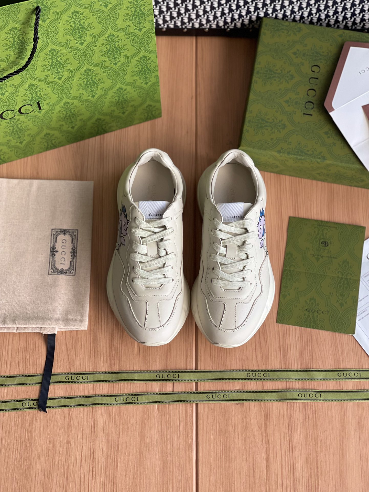 NO:174037,GUCCI Dad Shoes The whole pair of shoes are purchased and developed by Zp, all customized materials, exclusive mold opening sole, all details are shipped together, and even the packaging is the same as the genuine one. Size: Women 35-40 Men 39-44, Dad Shoes, gucci19860909GUCCI 老爹鞋整双鞋子采购Zp开发打造,全部定制材料,独家开模大底,细节全部对版出货,连包装也做到跟正品一样.码数:女35-40 男39-44,老爹鞋,gucci,Women's Shoes