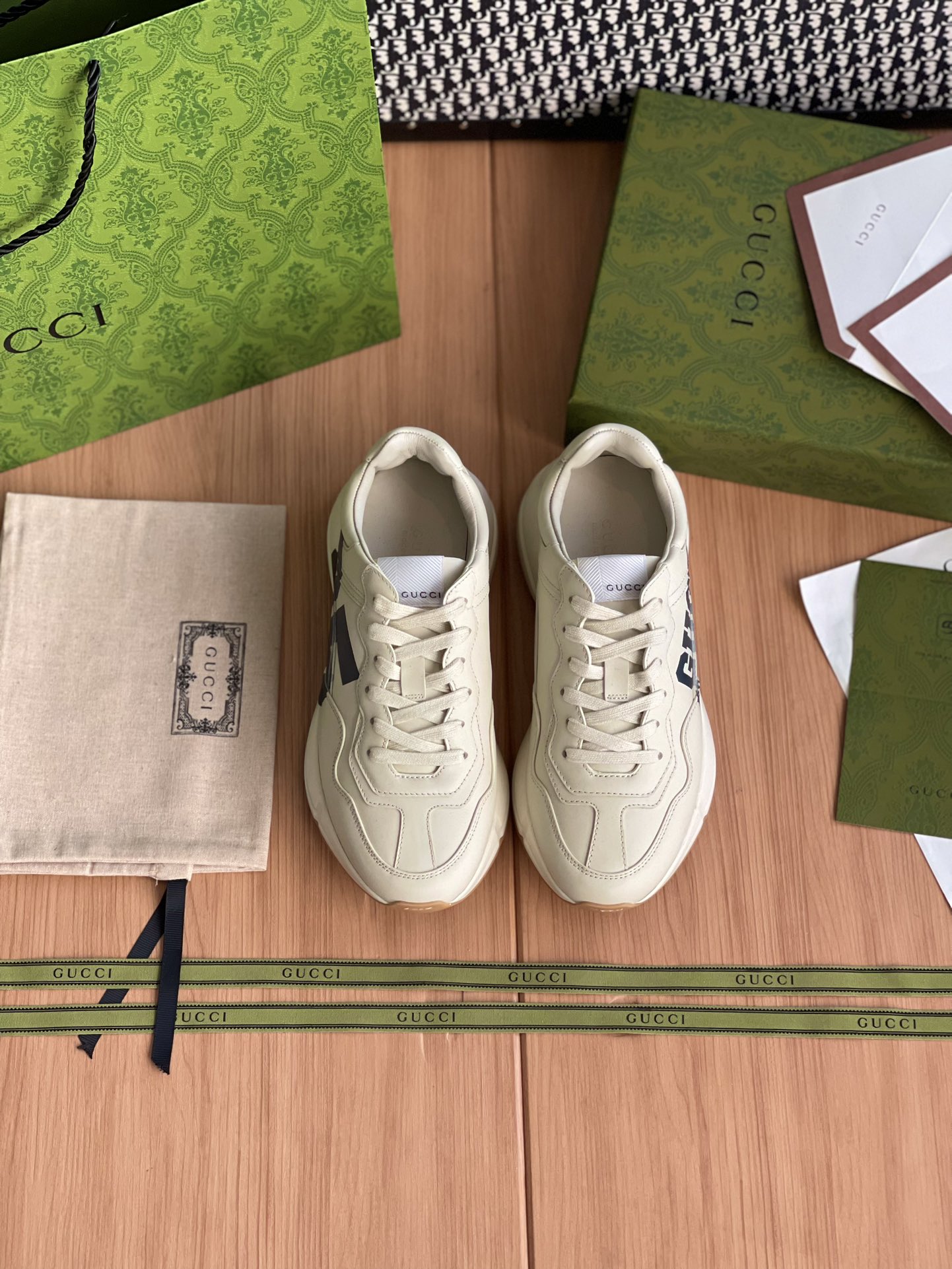 NO:174040,GUCCI Dad Shoes The whole pair of shoes are purchased and developed by Zp, all customized materials, exclusive mold opening sole, all details are shipped together, and even the packaging is the same as the genuine one. Size: Women 35-40 Men 39-44, Dad Shoes, gucci19860909GUCCI 老爹鞋整双鞋子采购Zp开发打造,全部定制材料,独家开模大底,细节全部对版出货,连包装也做到跟正品一样.码数:女35-40 男39-44,老爹鞋,gucci,Women's Shoes