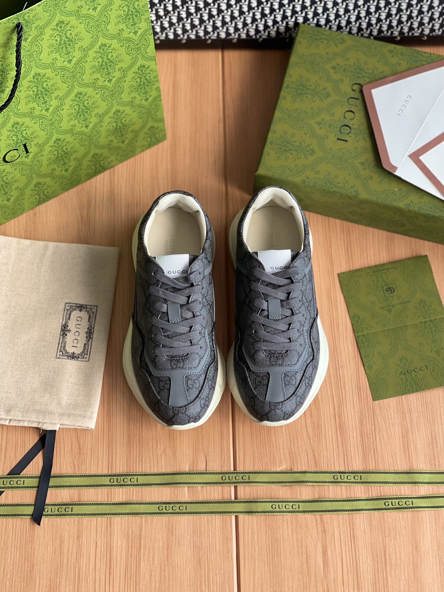 NO:174057,GUCCI Dad Shoes The whole pair of shoes are purchased and developed by Zp, all customized materials, exclusive mold opening sole, all details are shipped together, and even the packaging is the same as the genuine one. Size: Women 35-40 Men 39-44, Dad Shoes, gucci19860909GUCCI 老爹鞋整双鞋子采购Zp开发打造,全部定制材料,独家开模大底,细节全部对版出货,连包装也做到跟正品一样.码数:女35-40 男39-44,老爹鞋,gucci,Women's Shoes