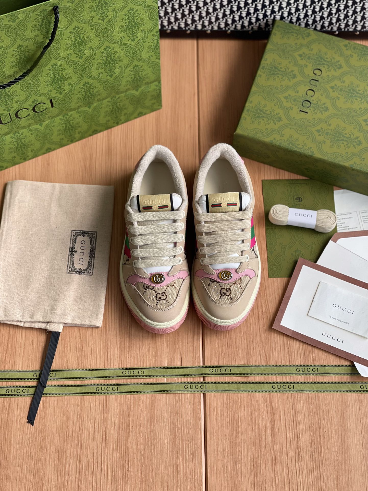 NO:174058,Gucci new version of shoes is developed and developed for Zp, all customized materials, exclusive mold opening sole, all details are shipped together, and even the packaging is the same as the genuine one. Size: Women 35-40 Men 39-44, casual shoes/sports shoes, gucci, sneakers19860909Gucci 新款版鞋整双鞋子采购Zp开发打造,全部定制材料,独家开模大底,细节全部对版出货,连包装也做到跟正品一样.码数:女35-40 男39-44,休闲鞋/运动鞋,gucci,sneakers,Women's Shoes