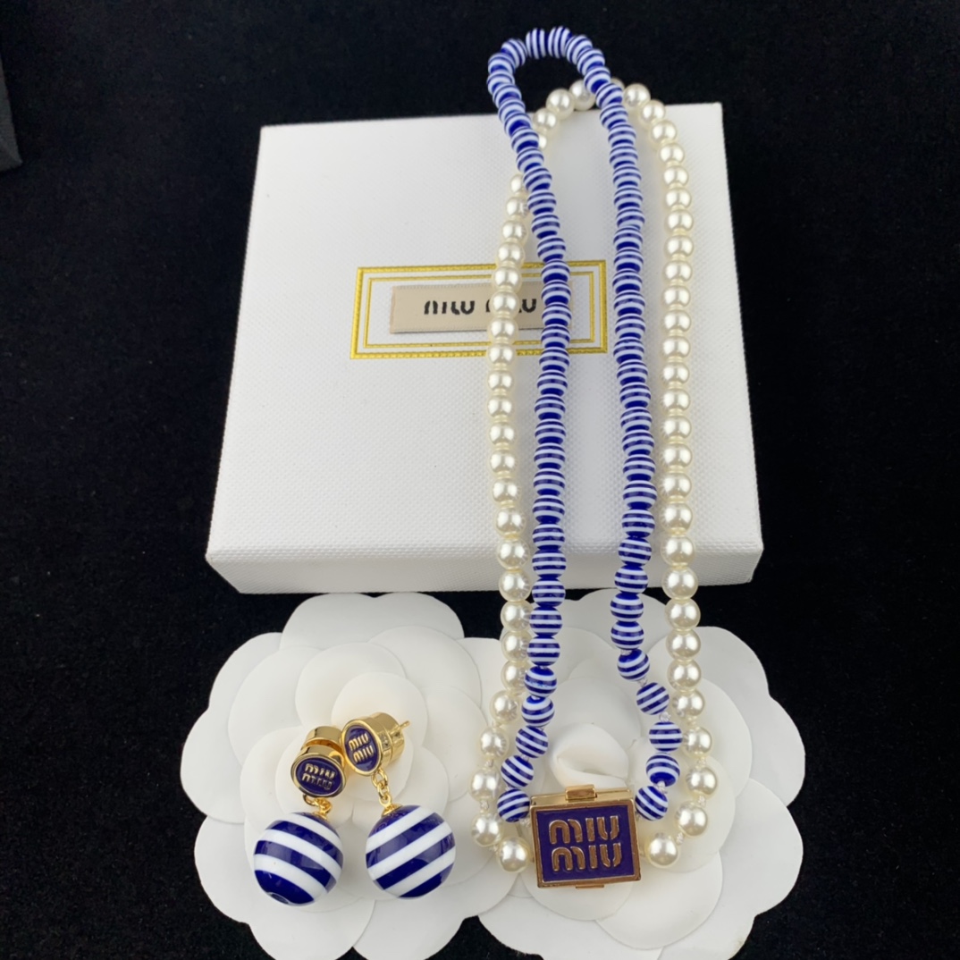 미우미우 귀걸이 61064 Miu Miu Earrings