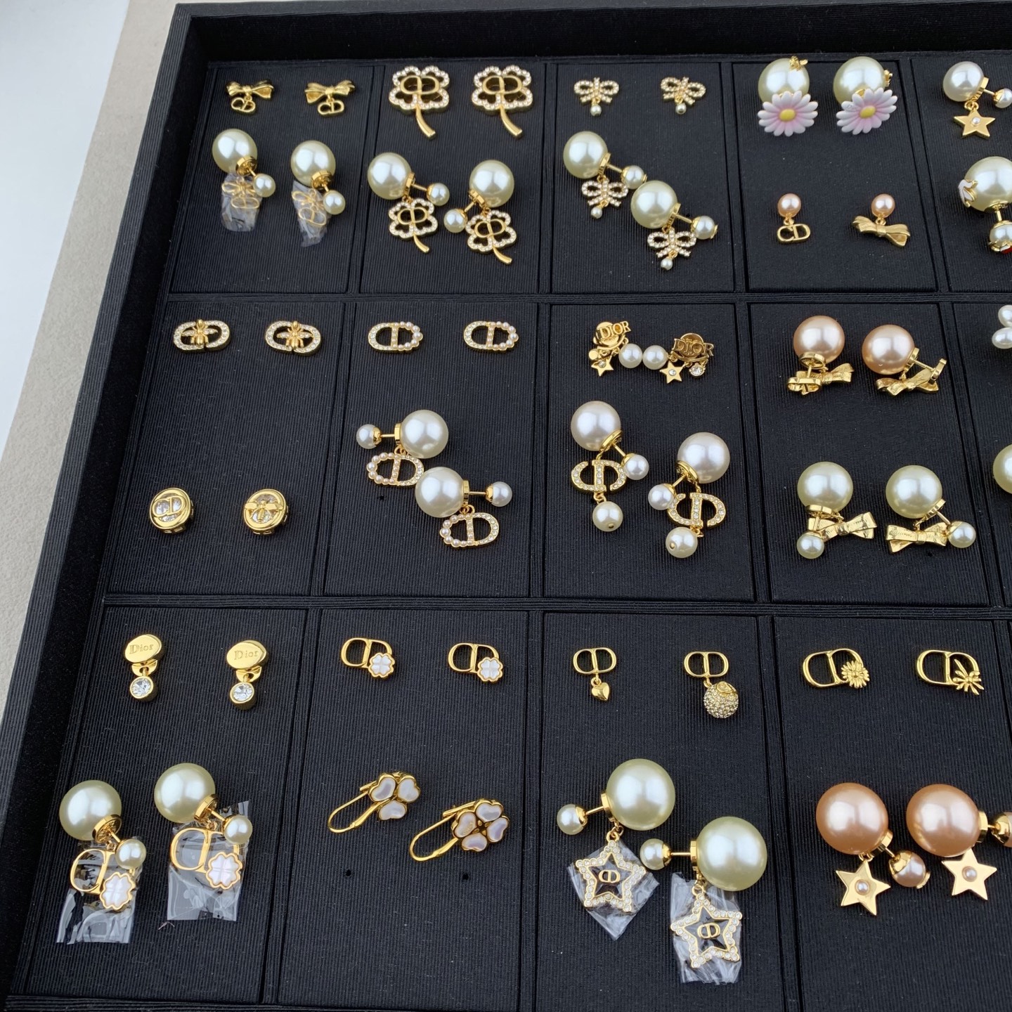 디올 귀걸이 133760 Dior Earrings 썸네일 이미지