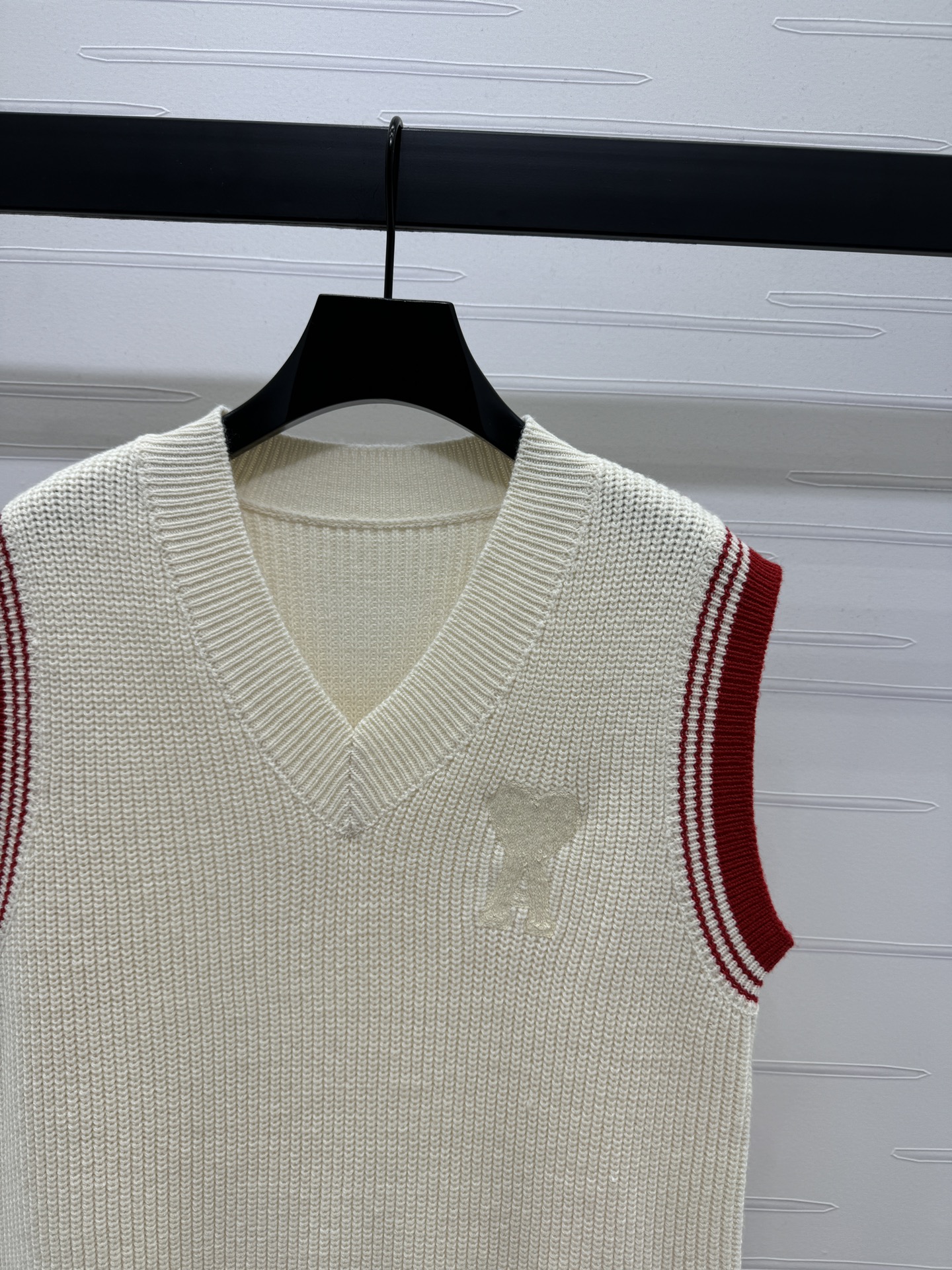 New Monolith Ami* 2025: High-Quality Women’s Clothes with V-Cruising Vest - 图片 3