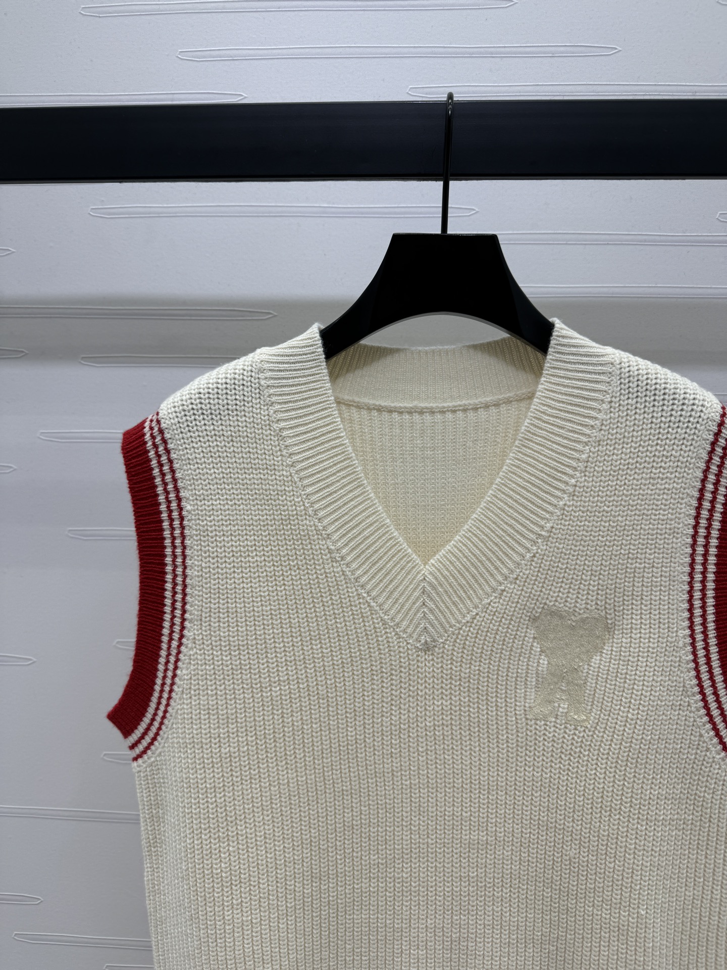 New Monolith Ami* 2025: High-Quality Women’s Clothes with V-Cruising Vest - 图片 4