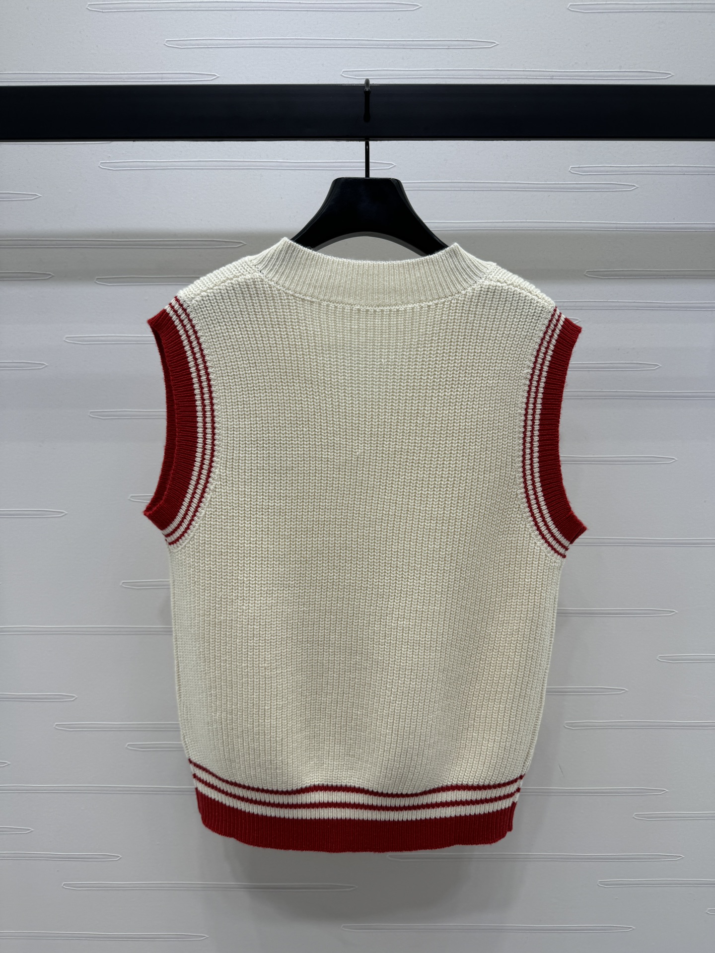 New Monolith Ami* 2025: High-Quality Women’s Clothes with V-Cruising Vest - 图片 7