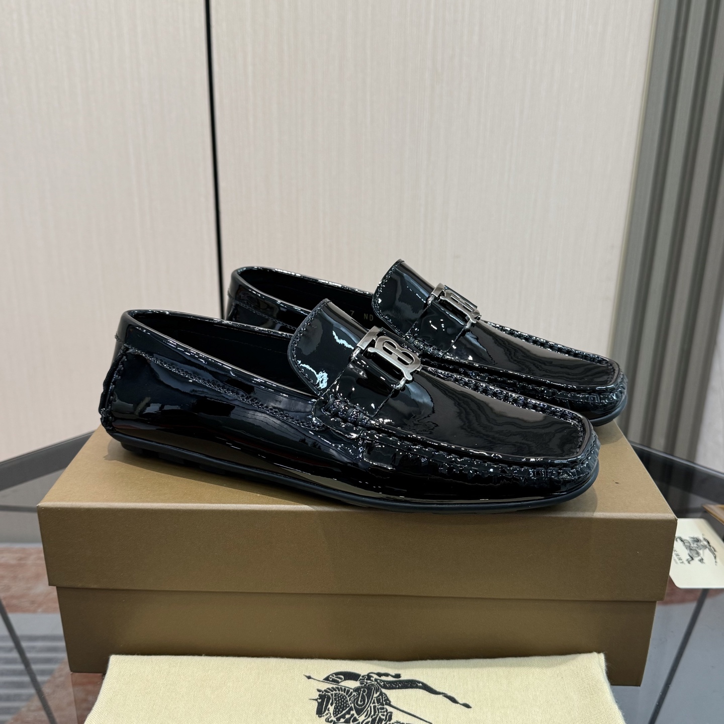 NO:350020,(Niuli) (Baboli Doudou shoes) Exclusive new model Official website new model Top imported cowhide with upper and above, delicate feel, luxurious texture, tailor-made for exquisite men, creating a noble aura, delicate and smooth lines Cowhide inner lining. Size 38-44, 45 customized outdoor veteran driver driving shoes, burberry, cowhide19860909（牛里）（巴宝利豆豆鞋）独家新款 官网新款 鞋面以上乘的顶级进口牛皮,细腻的手感 流淌奢华的质感 为精致男士量身制作 铸就高贵气场 细致、流畅的线条 牛皮内里 .码数38-44、45定做 户外老司机驾车鞋,,burberry,cowhide,Men's shoes