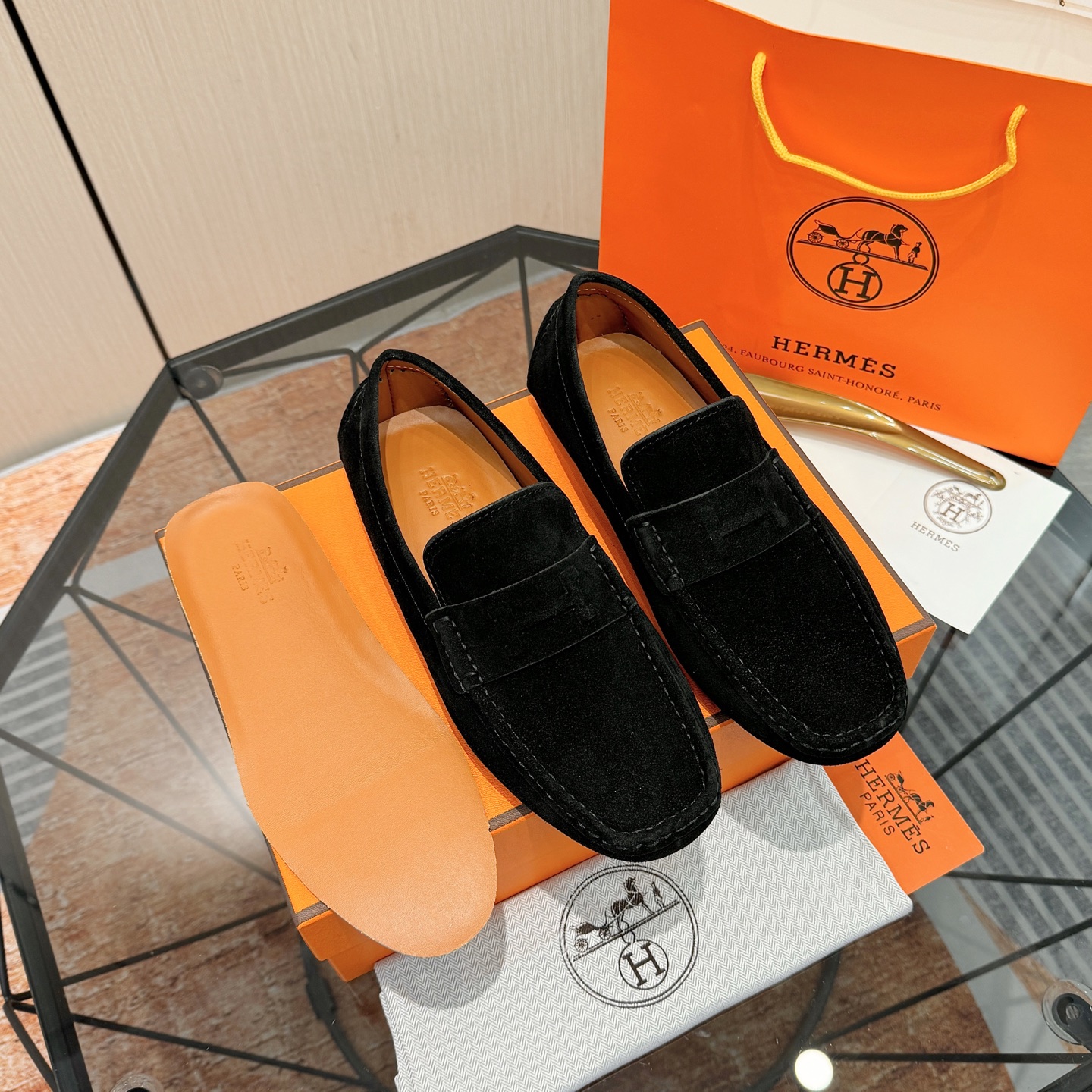 NO:834476,H high-end classic men's beanie shoes, imported cowhide, soft leather, comfortable to wear, exquisite workmanship, men's slip-on casual shoes, imported cowhide lining, original outsole!  Activity feet 38-44,,cowhide19860909H高端经典男士豆豆鞋,进口牛皮,皮质细软,贴脚穿舒适,精致做工,男士一脚蹬休闲鞋 ,内里进口胎牛皮,原版大底！活动垫脚38-44,,cowhide,Men's shoes