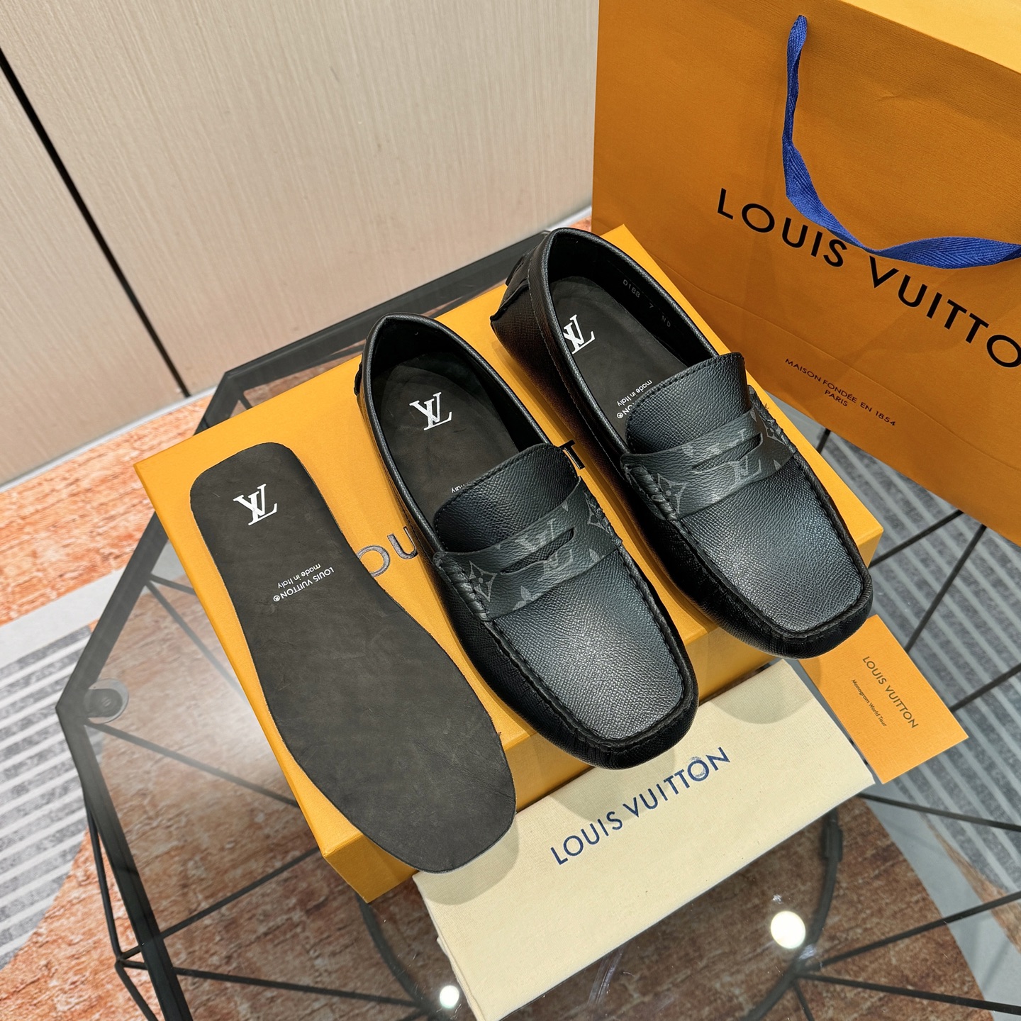 NO:931165,Lv Doudou shoes, high-end quality, imported calfskin/high silk Guanniu Jingshui-dyed cowhide lining, original rubber outsole, movable feet, Size 38-45, louis vuitton, cowhide19860909Lv 豆豆鞋 高端品质  进口小牛皮/高丝关牛京水染牛皮里 原版橡胶大底 活动垫脚Size38-45,,louis vuitton,cowhide,Men's shoes