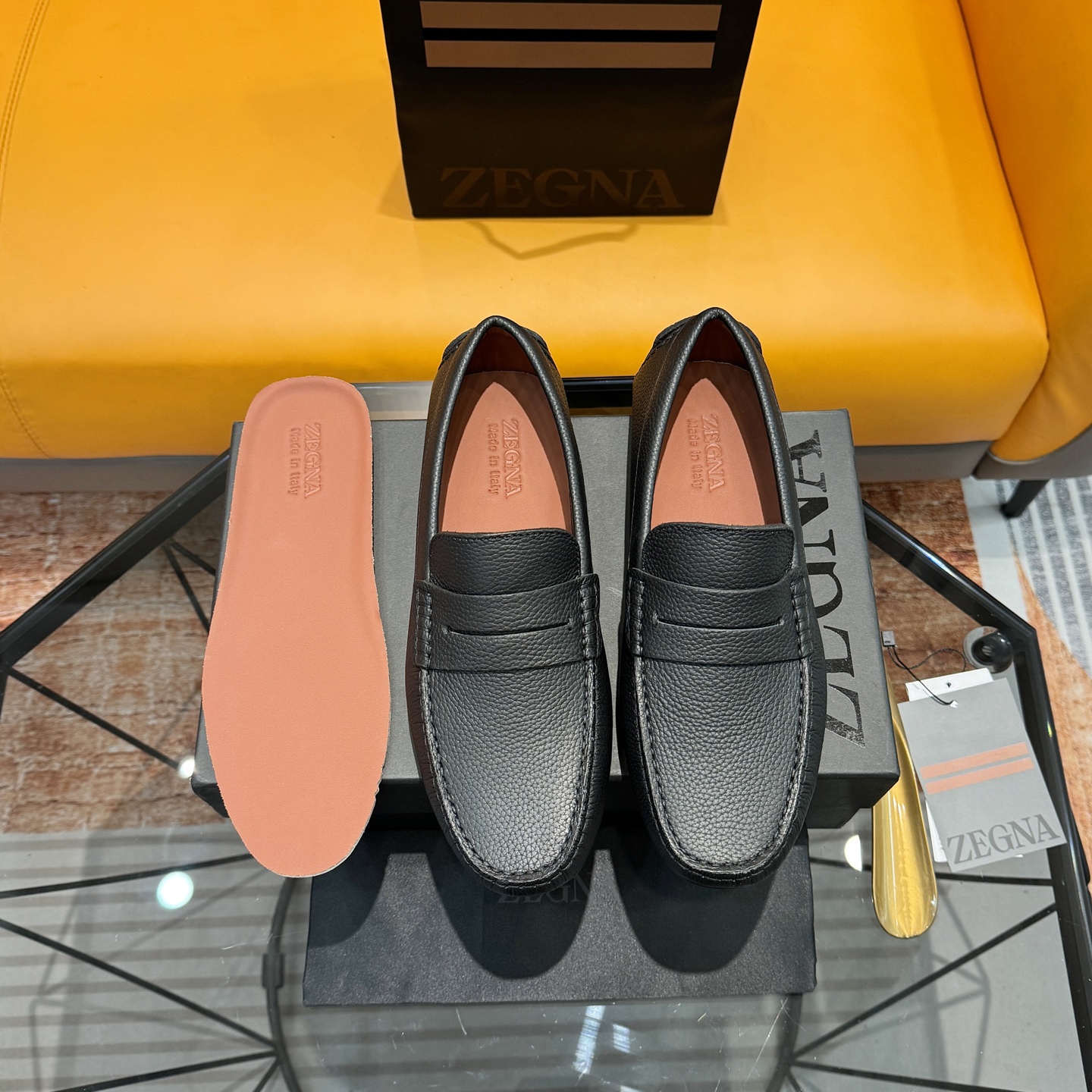NO:898686,Ermenegildo Zegna cowhide/bright leather/cow lining, movable foot pads, business casual men's shoes and driving shoes!  High version, comes with original box packaging + handbag!  Standard code number 38-45,,zegna,cowhide19860909Ermenegildo Zegna 杰尼亚 牛皮/亮面皮革/牛里,活动垫脚,——商务休闲男鞋豆豆鞋、驾车鞋！ 高版本,配原盒包装+手提袋！ 标准码数38-45,,zegna,cowhide,Men's shoes