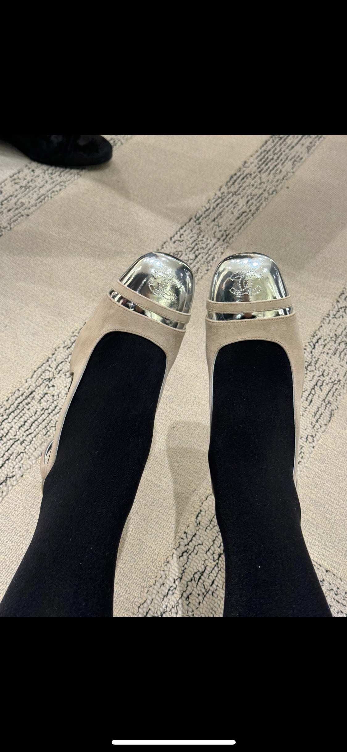 NO:264181,Hot version of Xiaoxiang double C metal head suede empty sandals Slingback, sandals, sandals, chamois leather19860909爆款 小香双C金属头麂皮后空凉鞋Slingback,凉鞋,sandals,chamois leather,Women's Shoes