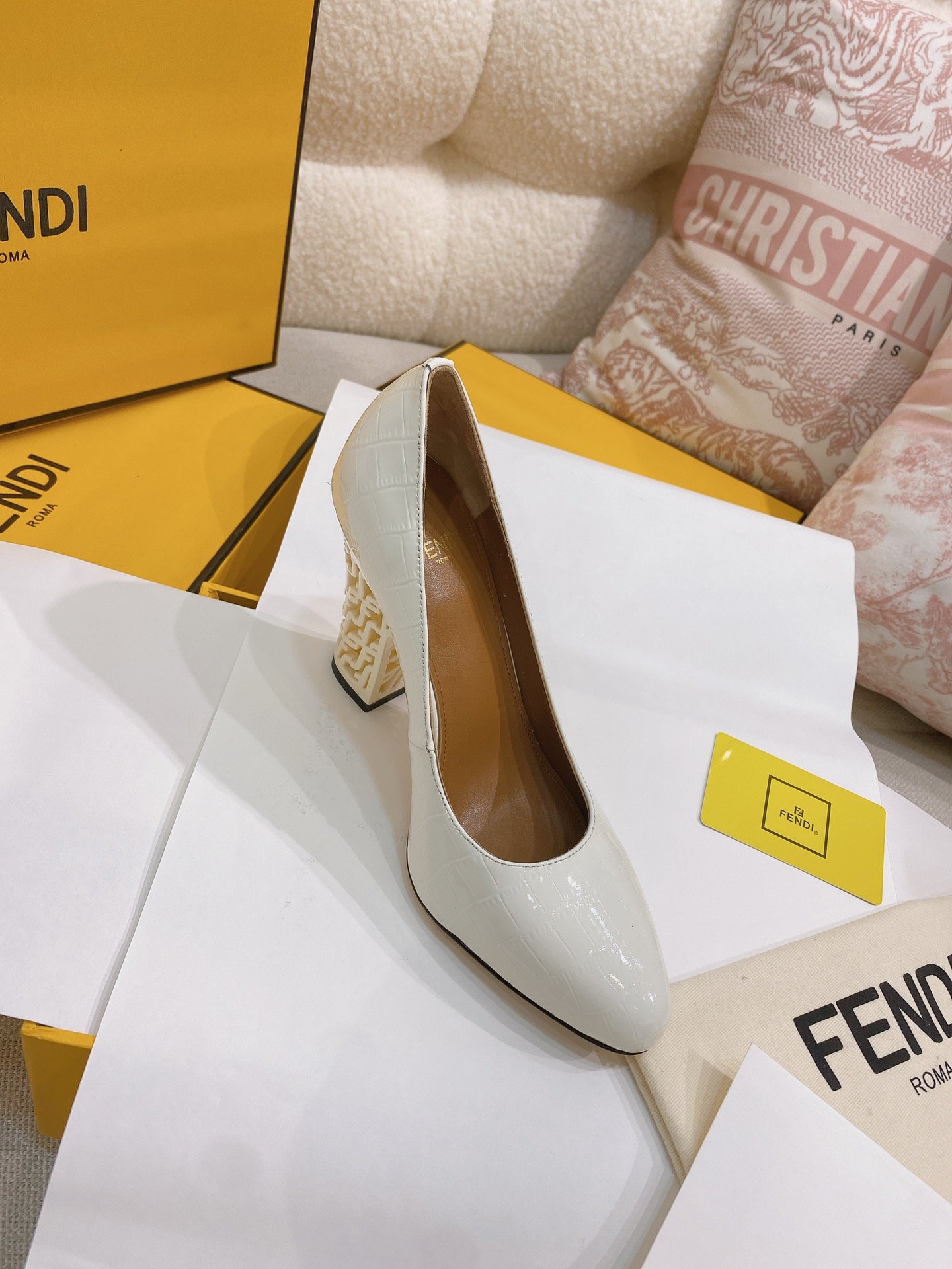 上新FEND...I芬迪REFLECTIONS小牛皮高跟鞋单鞋顶级代购版对ZP定制市面顶级版本️REFL
