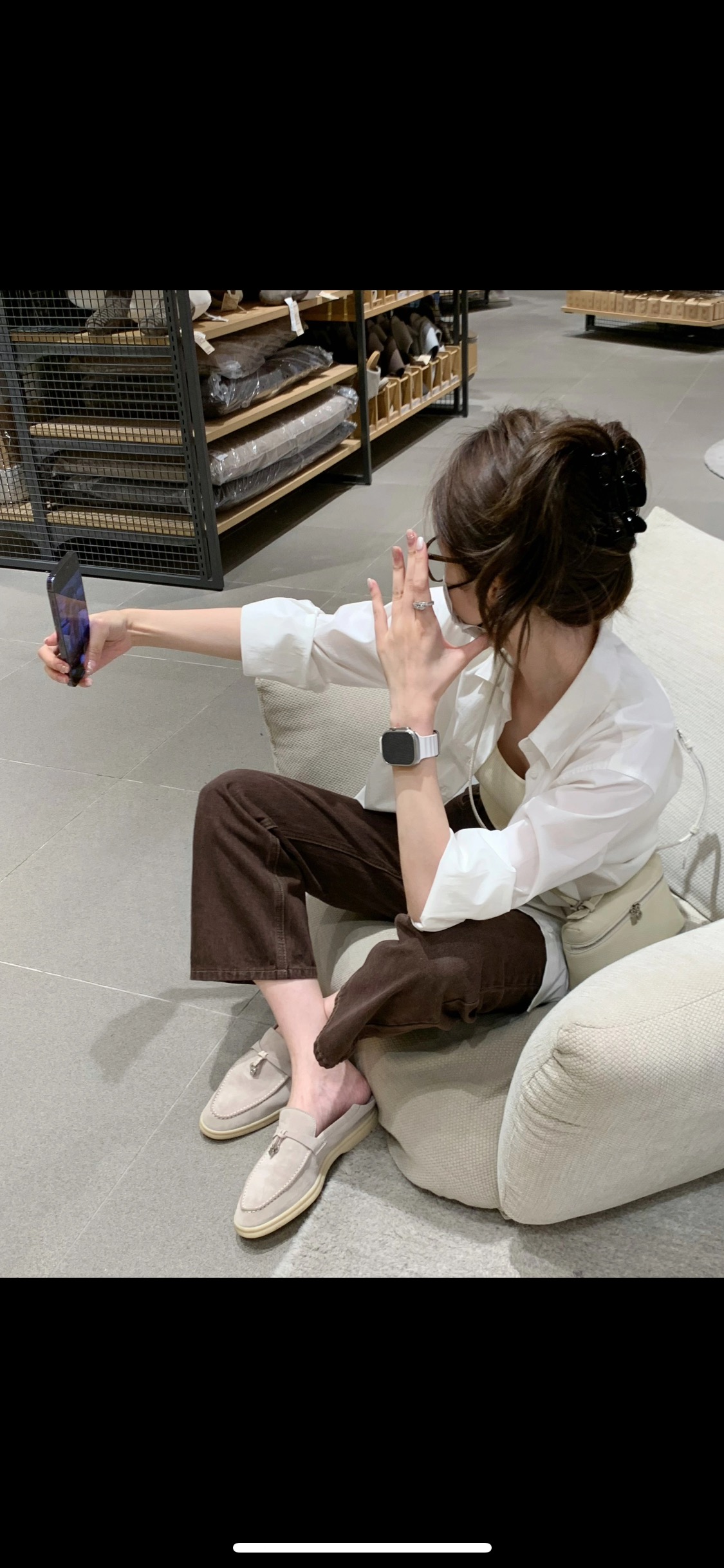 NO:253390,Sand and stone colors, desert colors, sand pottery browns, super hot products!  Many celebrities wear it, must-have!  L suede flat metal hanging loafers, loafers, loro piana, loafers, chamois leather19860909沙石色,沙漠色,沙陶棕,超级爆款！超多明星穿,必入！ L麂皮平底金属吊扣乐福鞋,乐福鞋,loro piana,loafers,chamois leather,Women's Shoes