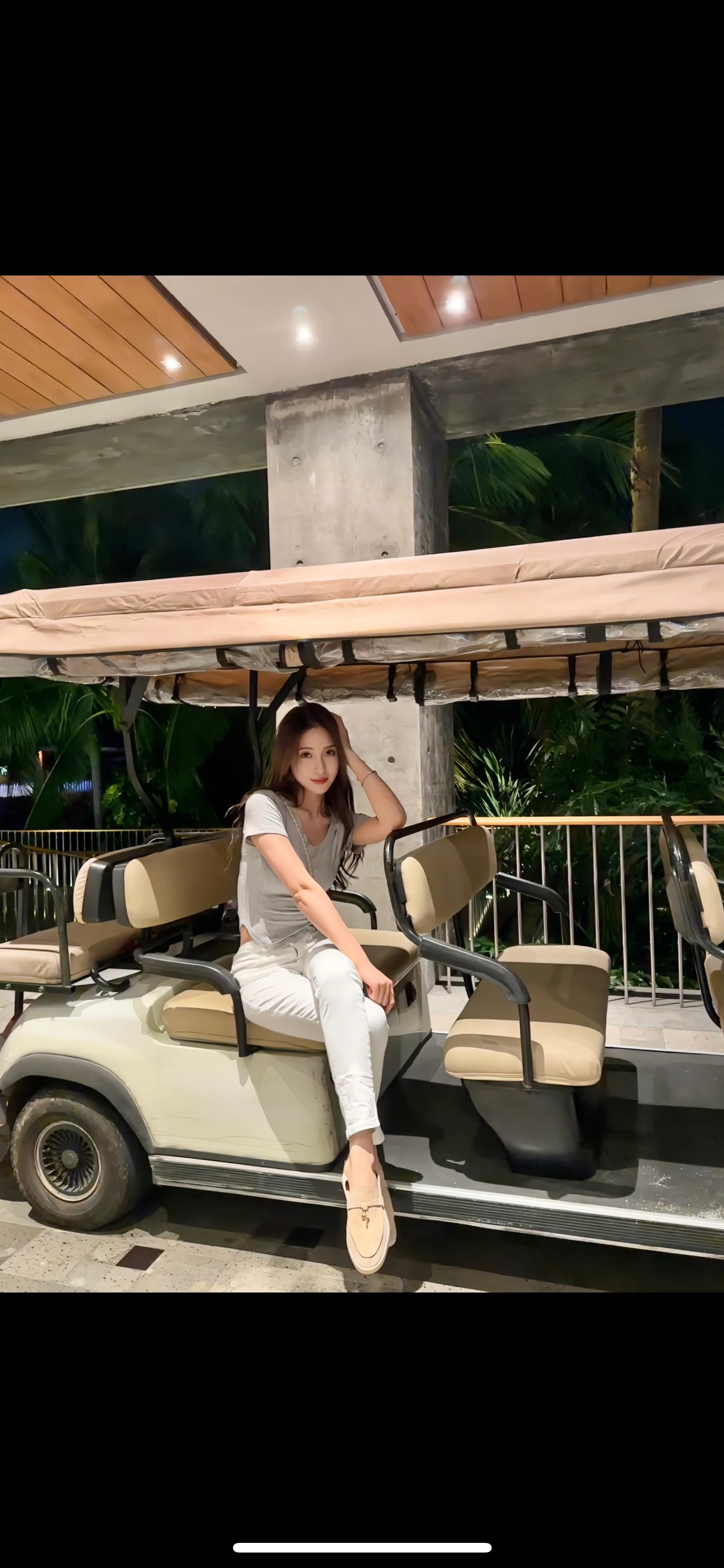 NO:253397,Sand and stone color, pearl white, super hot product!  Many celebrities wear it, must-have!  L suede flat metal hanging loafers, loafers, loro piana, loafers, chamois leather19860909沙石色,珍珠白,超级爆款！超多明星穿,必入！ L麂皮平底金属吊扣乐福鞋,乐福鞋,loro piana,loafers,chamois leather,Women's Shoes