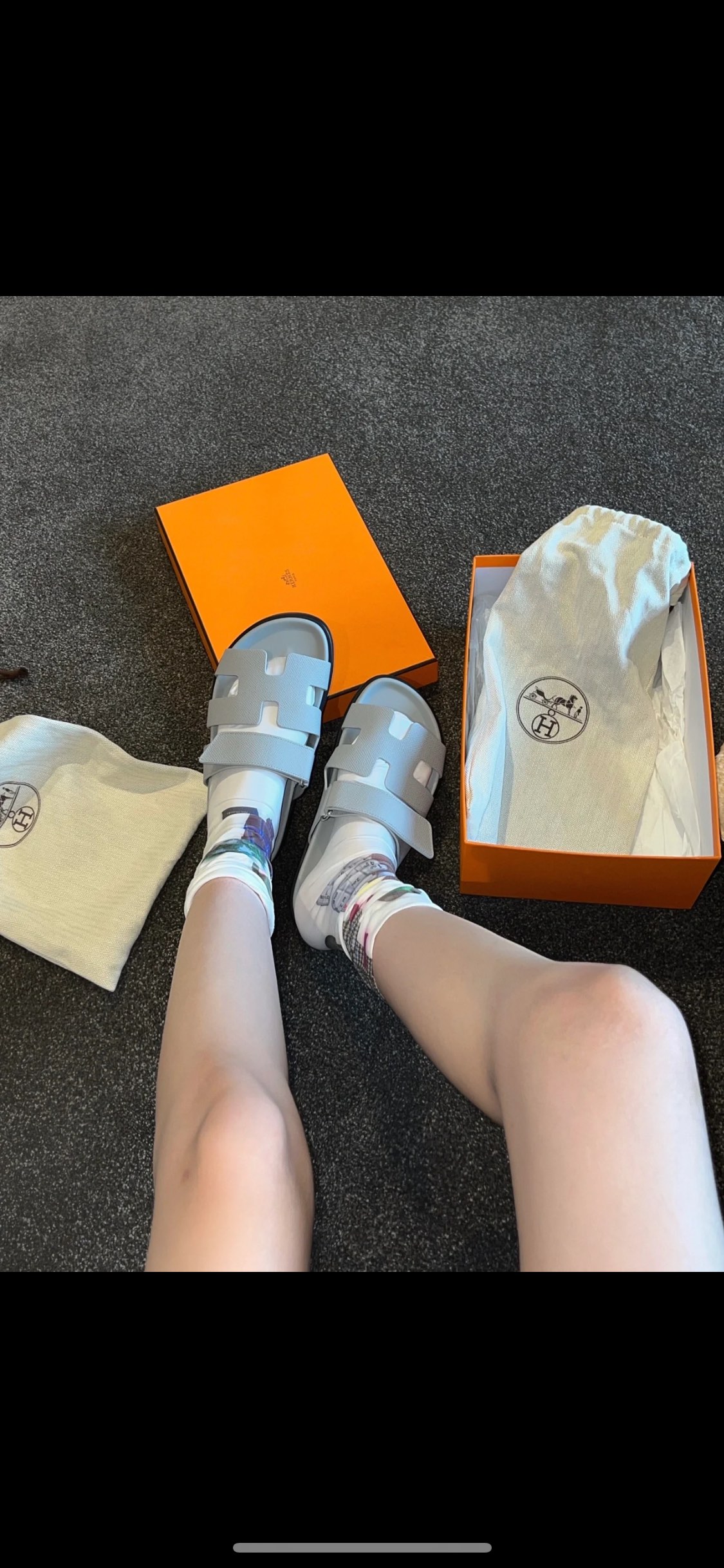 NO:253525,Super hot new colors, synchronized on the official website!  Super high-end and beautiful temperament style drawings beige gray~ H-h-h-style velcro flat sandals slippers, slippers, sandals, slippers19860909超级爆款新色,官网同步！超级高级好看的气质款图纸米灰色～  H家chyre二舅鞋H型魔术贴平底凉鞋拖鞋,拖鞋,sandals,slippers,Women's Shoes