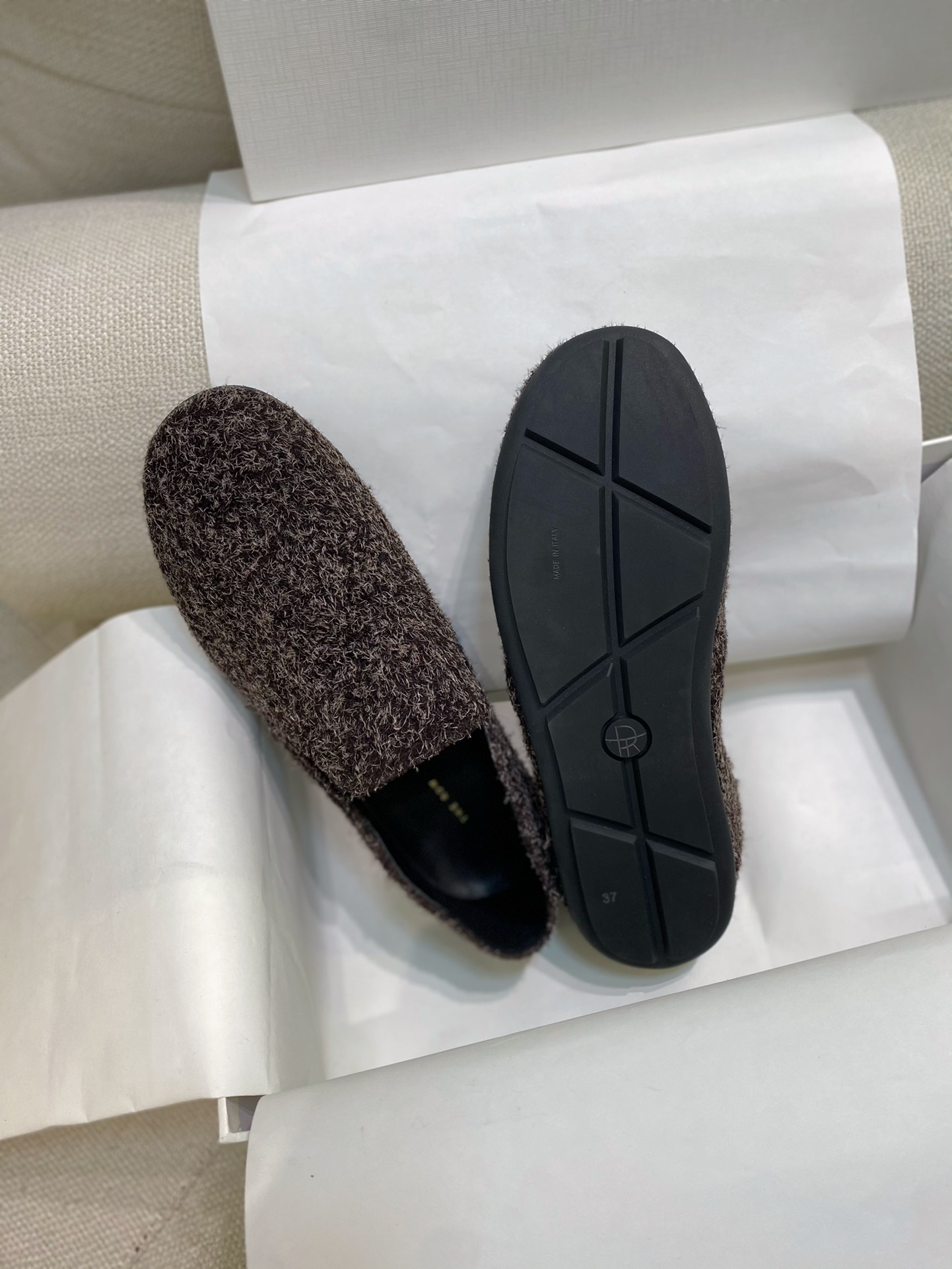 The Row Scarpe Loafer Scarpe Monostrato Stampa Gomma Pelle di pecora Collezione Primavera/Estate Vintage 6 i1735733701 8031 8
