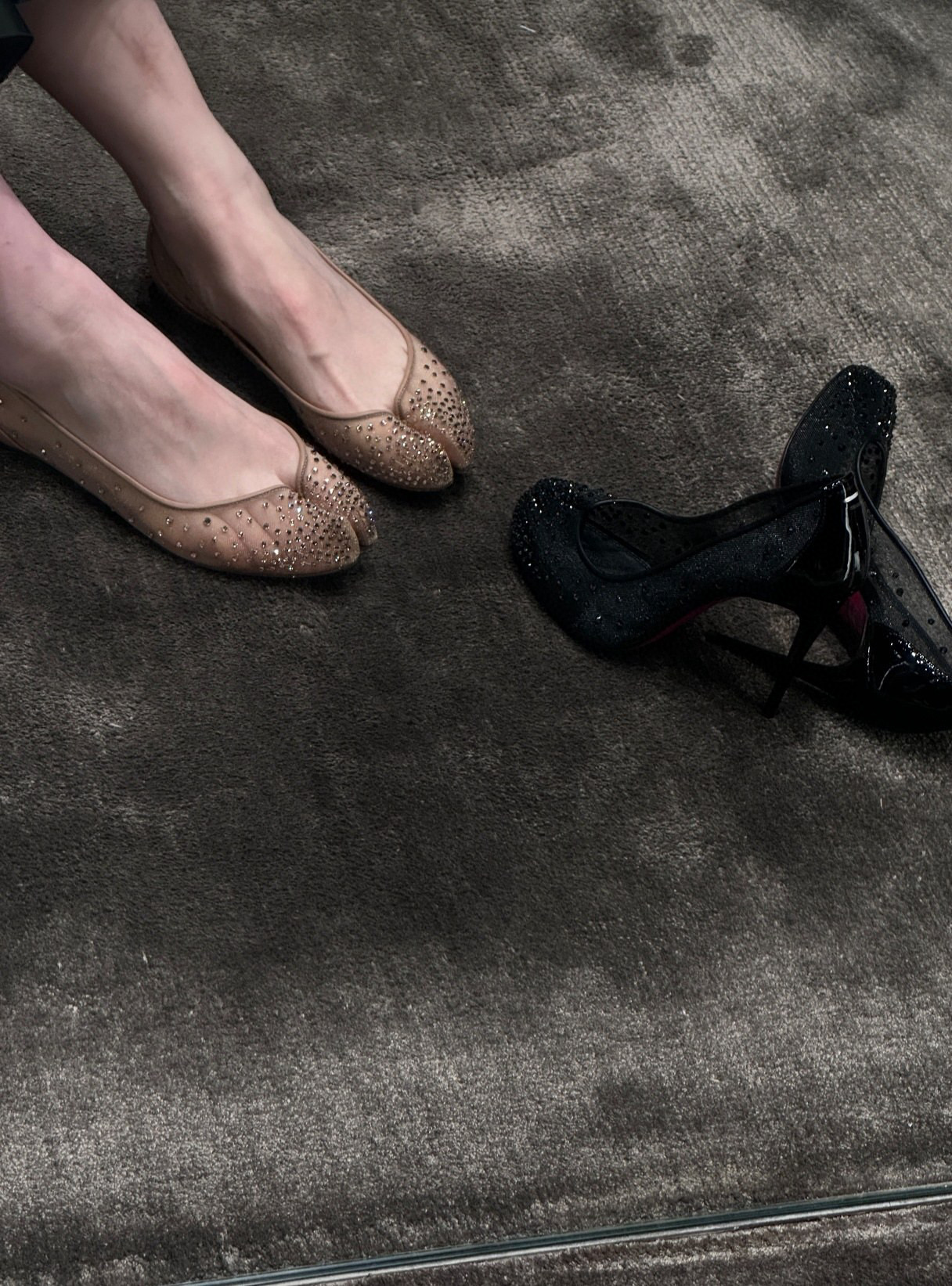 NO:264089,Super beautiful nude color, CL's superb shoe art, meets the unique style of Maison Margiela Tabi's split-toe shoes. Reshape the charming outline from a creative perspective., split-toe shoes, christian louboutin19860909超美裸色,CL的精湛鞋履艺术,邂逅Maison Margiela Tabi分趾鞋的独特风格.以创意视角,重塑魅惑轮廓.,分趾鞋,christian louboutin,Women's Shoes