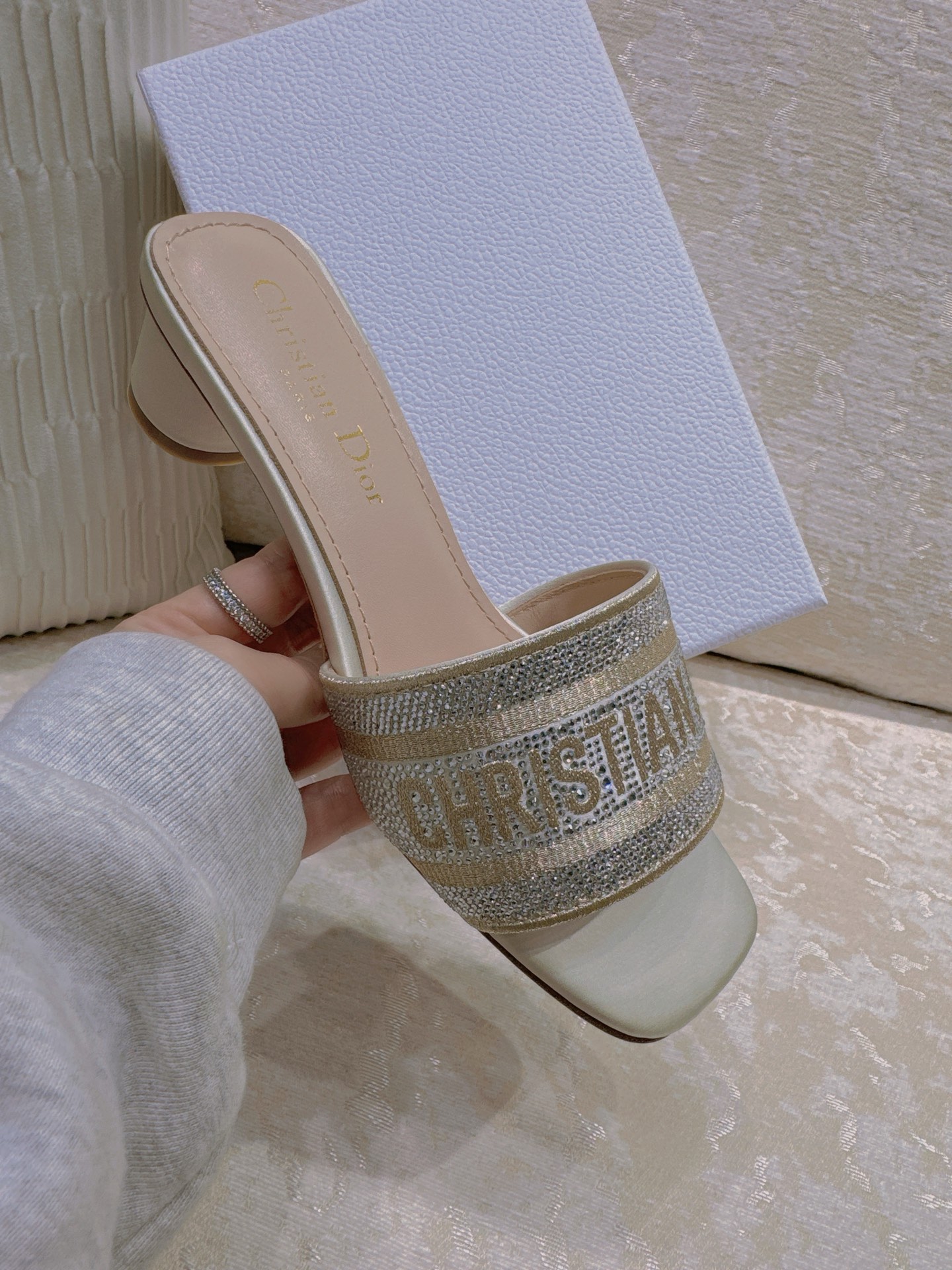 NO:264134,New [Slight Champagne Gold Silk Crystal Diamond] DIO*.CD Classic 