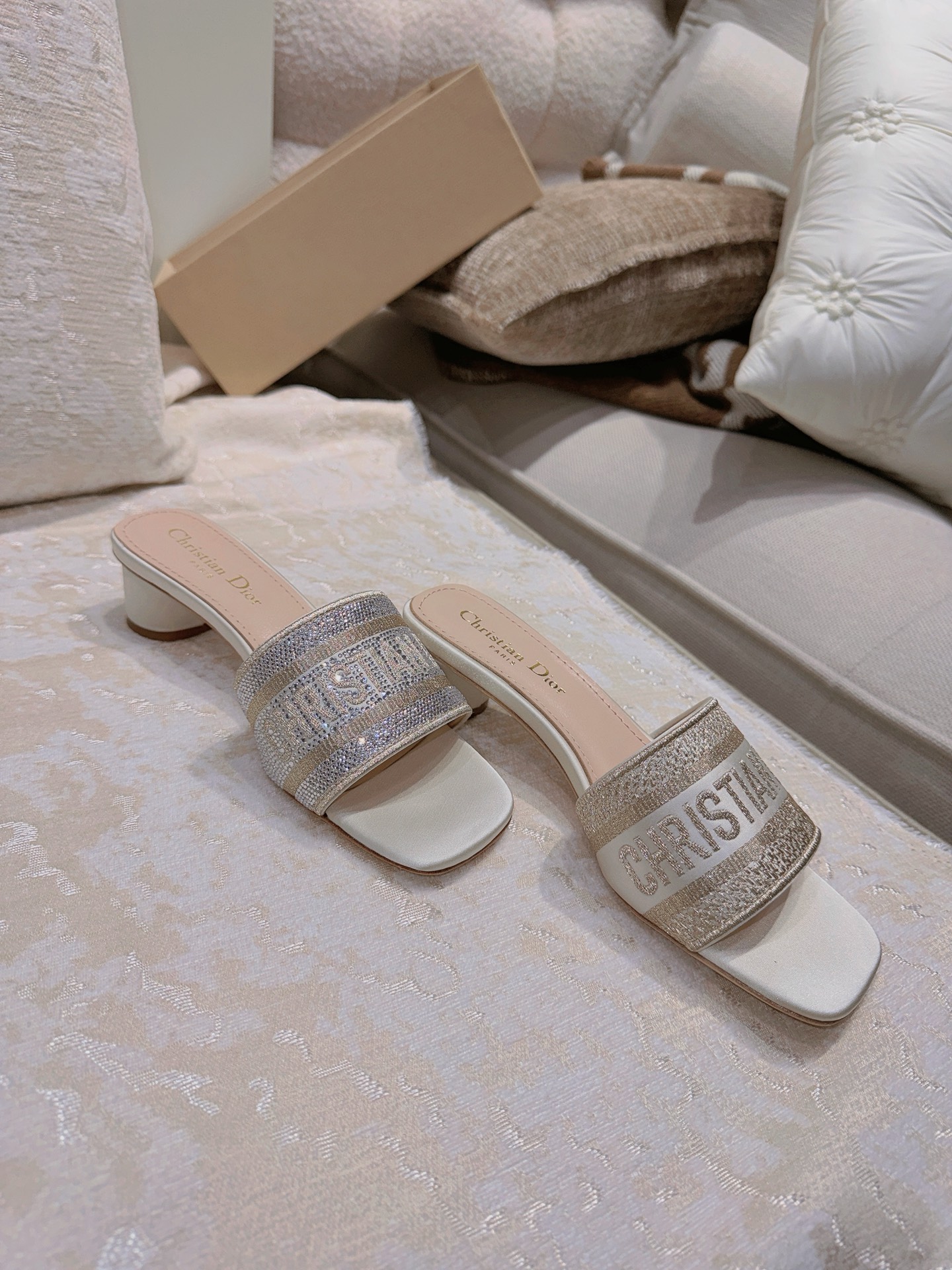 NO:264117,Light champagne golden crystal diamond silk face satin silk face, slippers, slippers, real silk, silk fabric19860909浅香槟金色水晶钻真丝面绸缎真丝面,拖鞋,slippers,real silk,silk fabric,Women's Shoes
