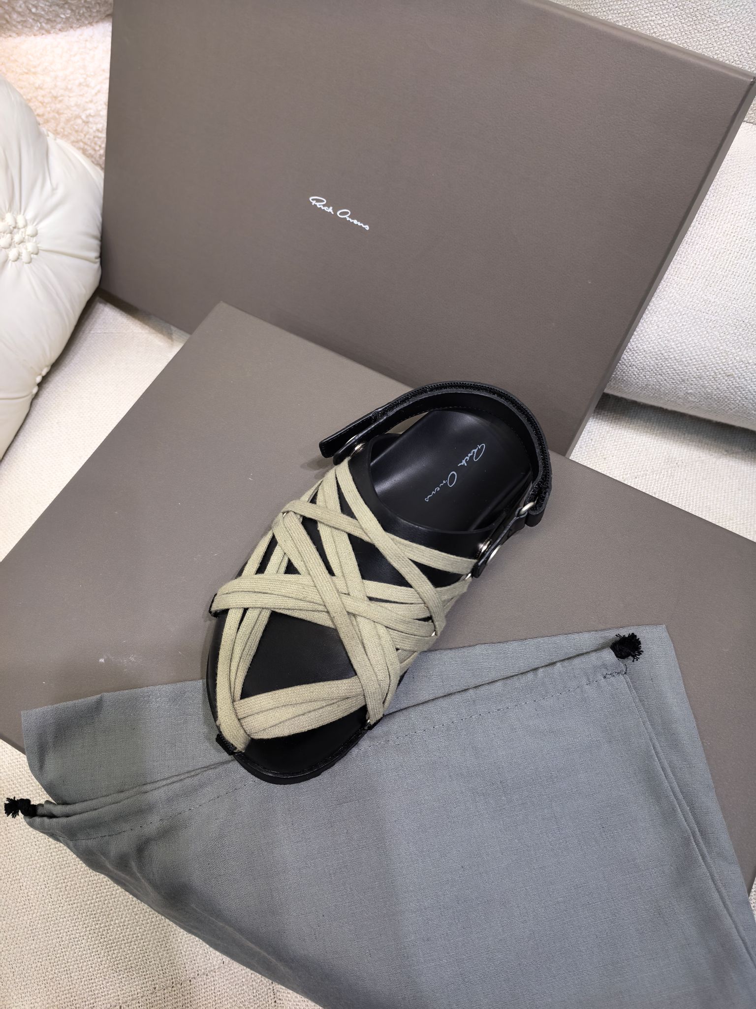RICK OWENS Megalaced Mule: Iconic Giant Boots with “Megalacing” Details - 图片 4
