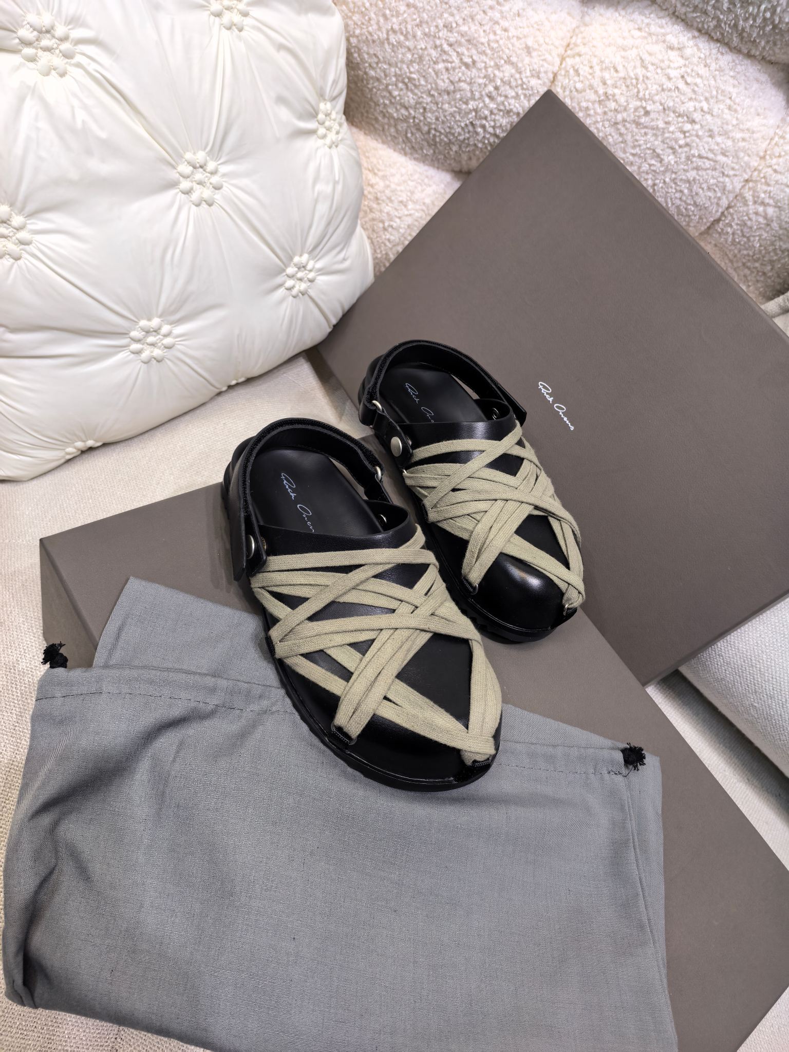 RICK OWENS Megalaced Mule: Iconic Giant Boots with “Megalacing” Details - 图片 2