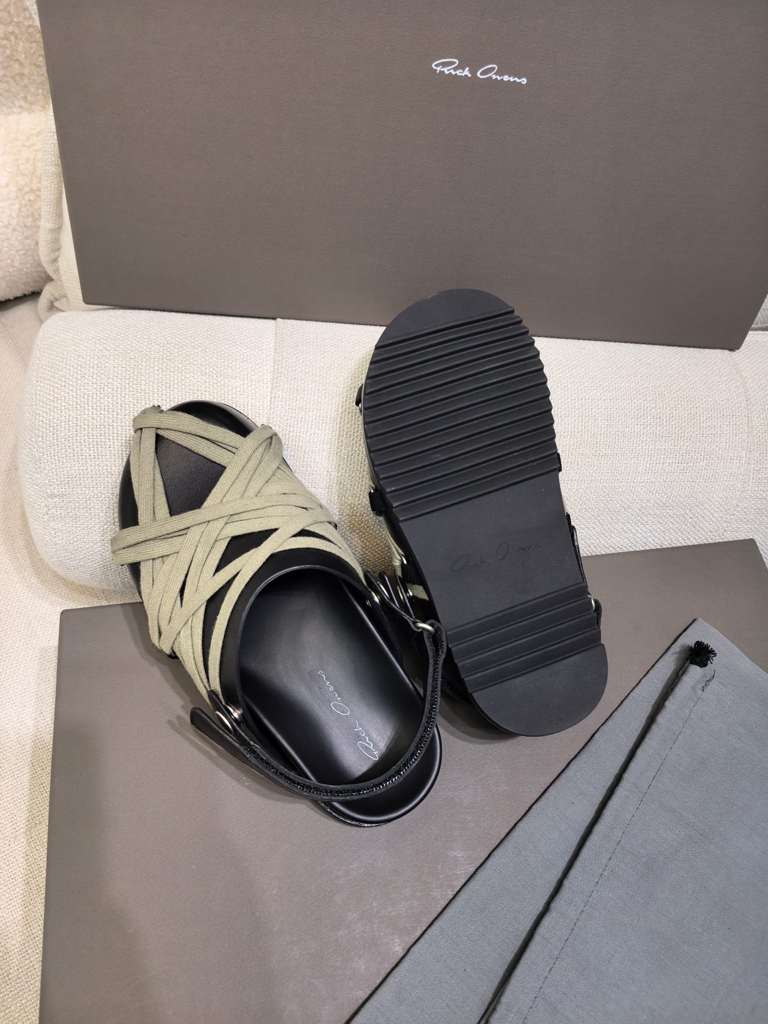 RICK OWENS Megalaced Mule: Iconic Giant Boots with “Megalacing” Details - 图片 7