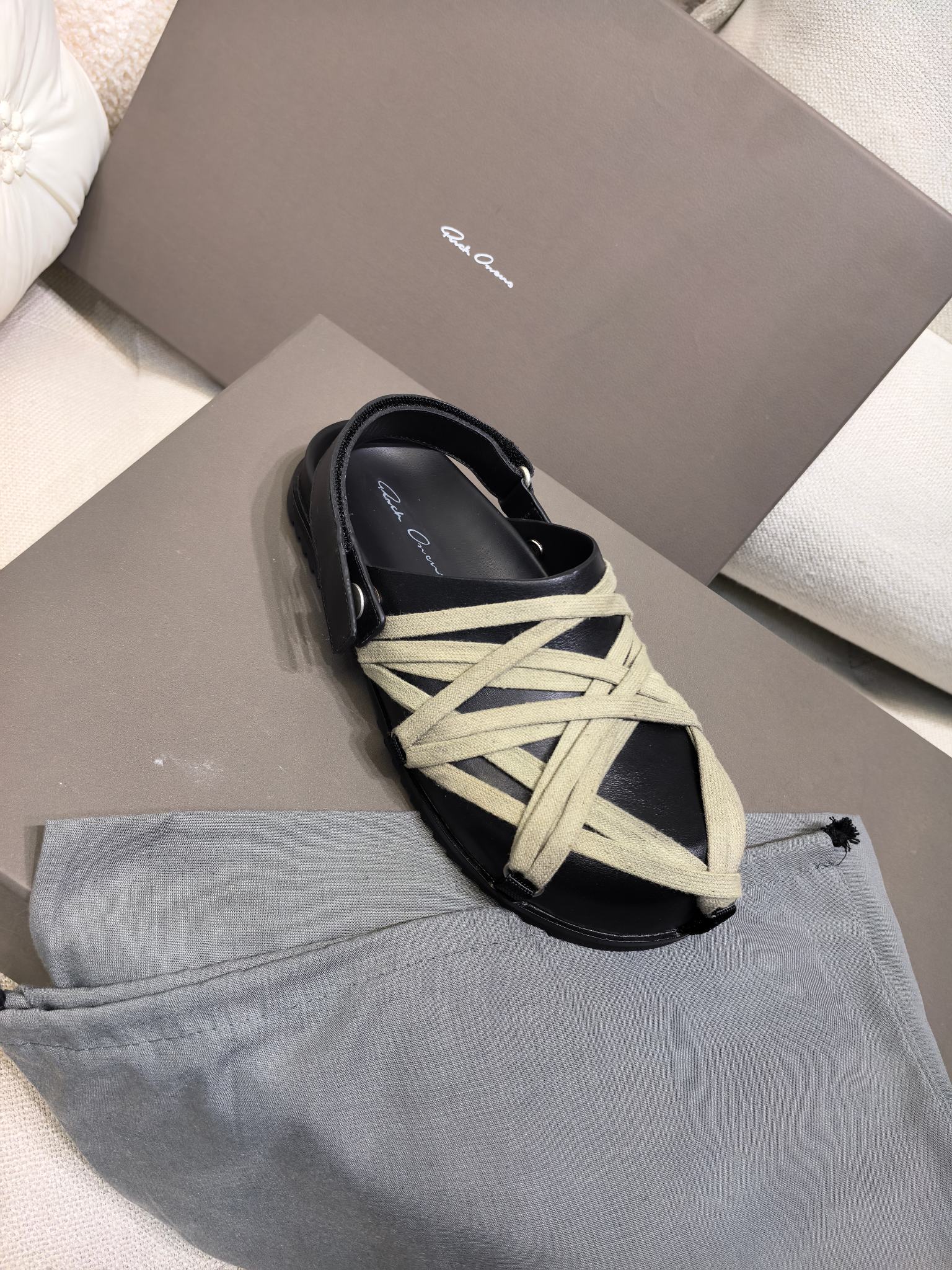RICK OWENS Megalaced Mule: Iconic Giant Boots with “Megalacing” Details - 图片 9