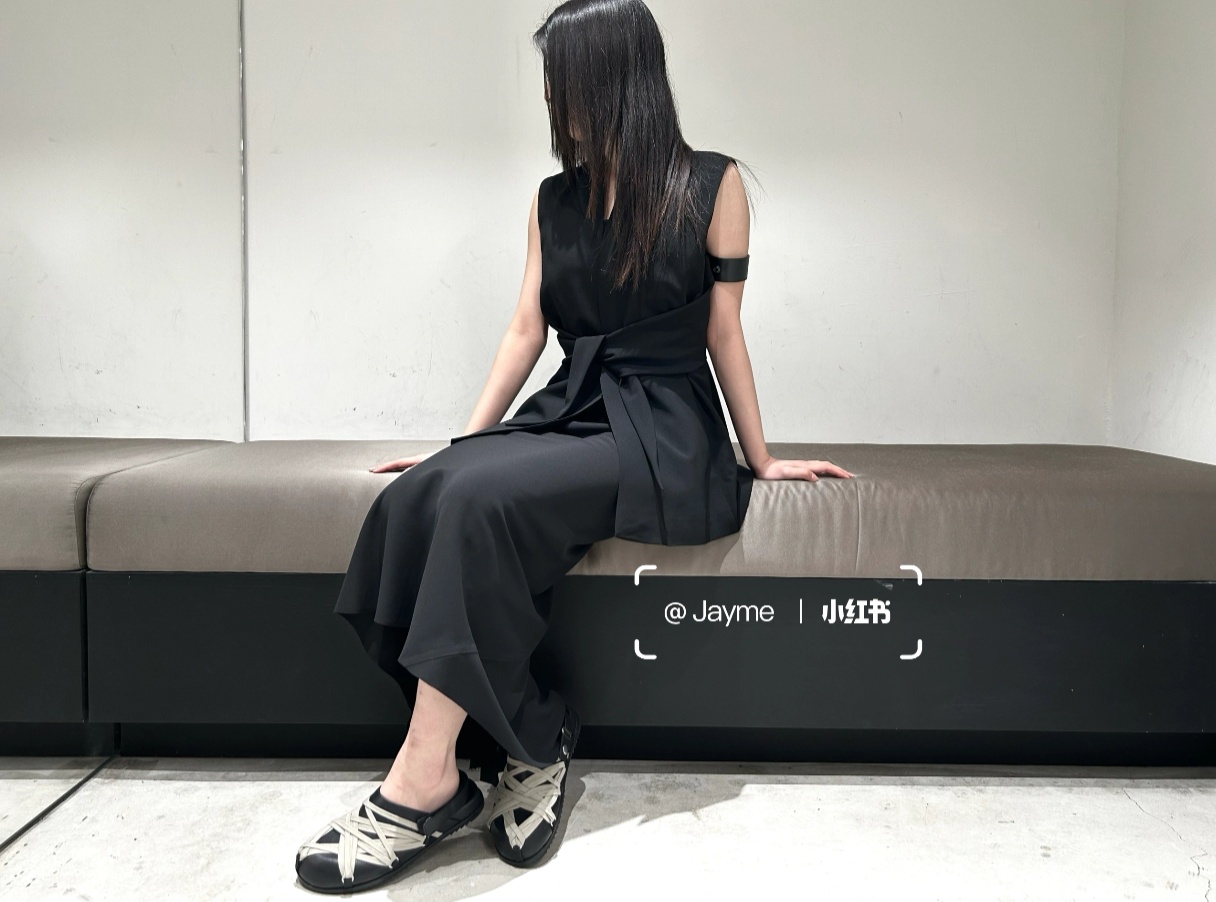 NO:264071,Dark aesthetics new breath, subverting the routine in steps, half dragging19860909暗黑美学新呼吸,步履间颠覆常规,半拖,Women's Shoes